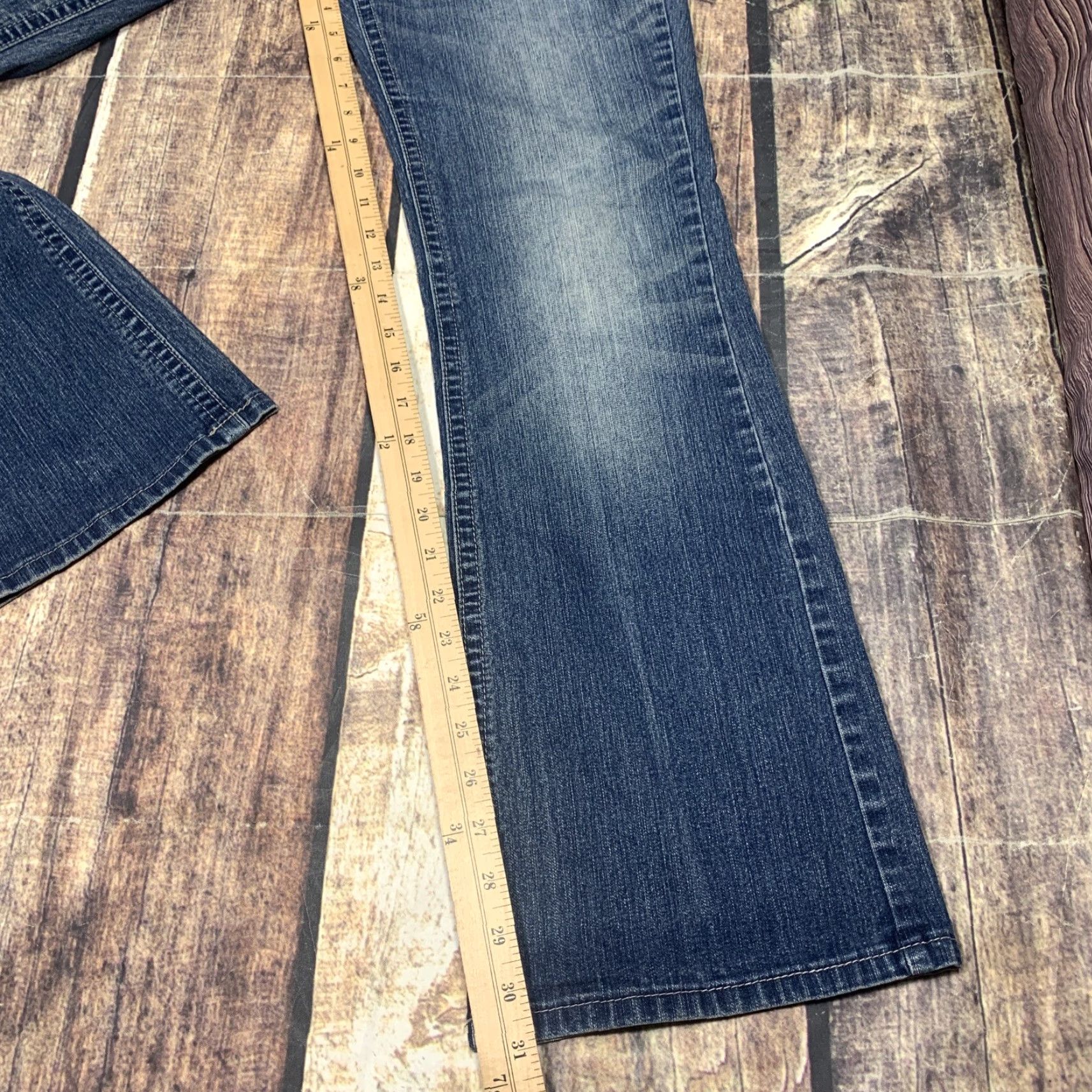 Denime Hybrid & Company Jeans Denim Low Rise Bootcut 32 x 30 1/2 Blue Size 9 Womens Size 30" / US 8 / IT 44 - 2 Thumbnail