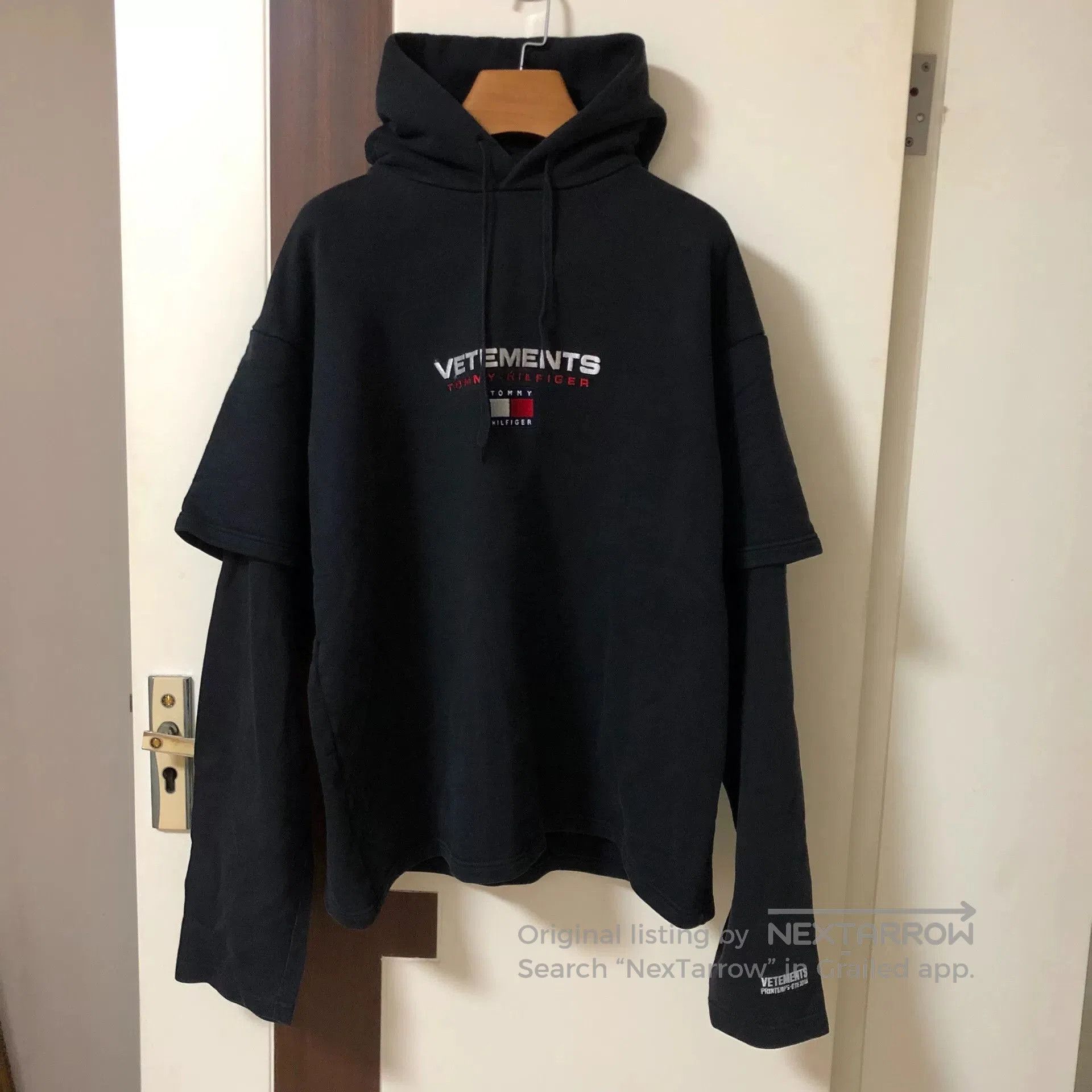 Vetements Vetements Tommy Collaboration Layered Look Hoodie. Size US S / EU 44-46 / 1 - 1 Thumbnail