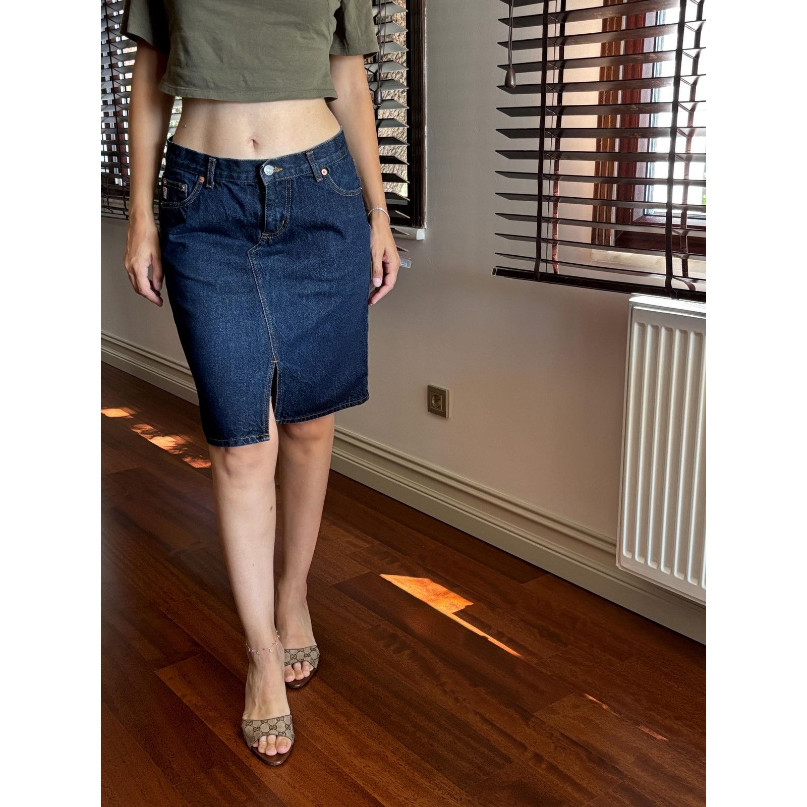 Guess Vintage Guess Denim Skirt High Waist Pencil Fit 90s Y2K Size 27" / US 4 / IT 40 - 2 Thumbnail