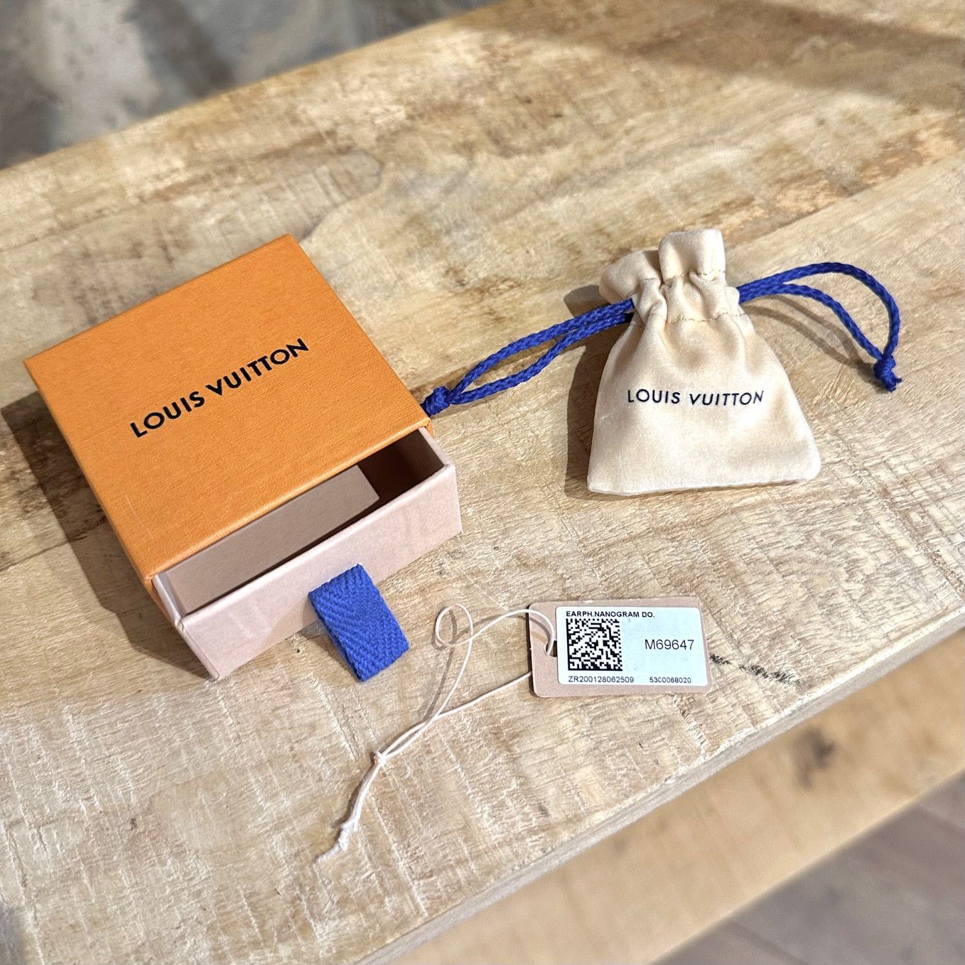 Louis Vuitton Louis Vuitton Gold-tone Nanogram Earphone Earrings Size ONE SIZE - 9 Thumbnail