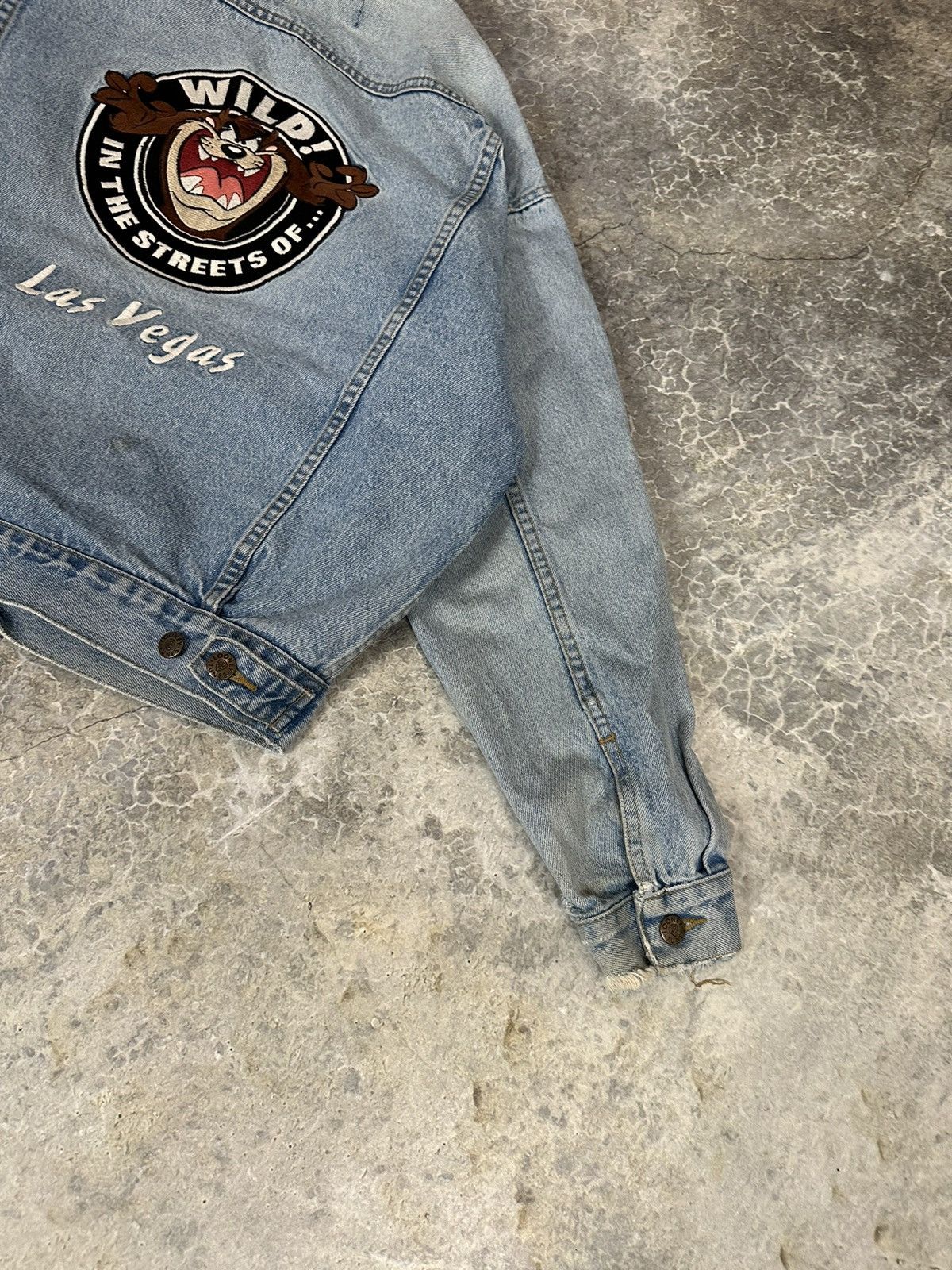 Vintage × Warner Bros Vintage Distressed Taz Denim Jacket Size US S / EU 44-46 / 1 - 4 Thumbnail