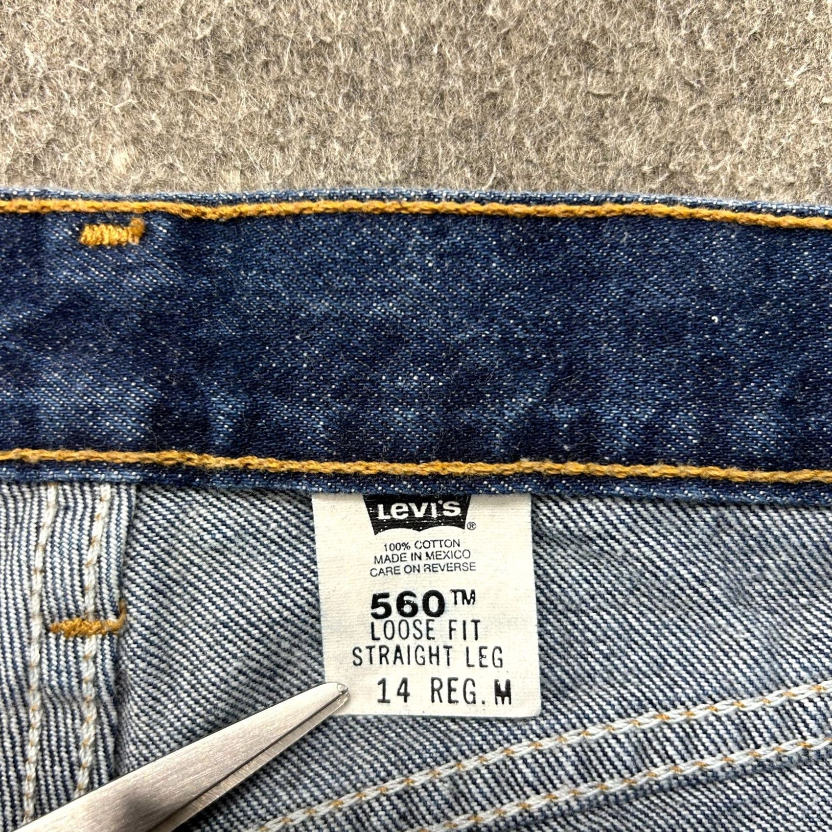 Levi's VINTAGE Levi's 560 Jeans Women 14 Blue Relaxed Straight 90s Mexico Denim Pocket Zipper Button 5-Pocket USA Size 36" / US 14 / IT 50 - 2 Thumbnail