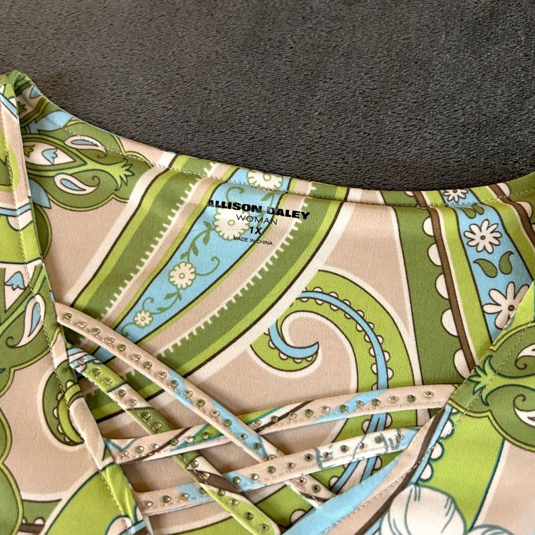 Vintage VINTAGE? Allison Daley Paisley Print Criss Cross Top Blouse 3/4 Sleeve Womens 1X Green Paisley Rhinestone Relaxed Fit Tunic Blouse Shirt Women Size XL / US 12-14 / IT 48-50 - 2 Thumbnail