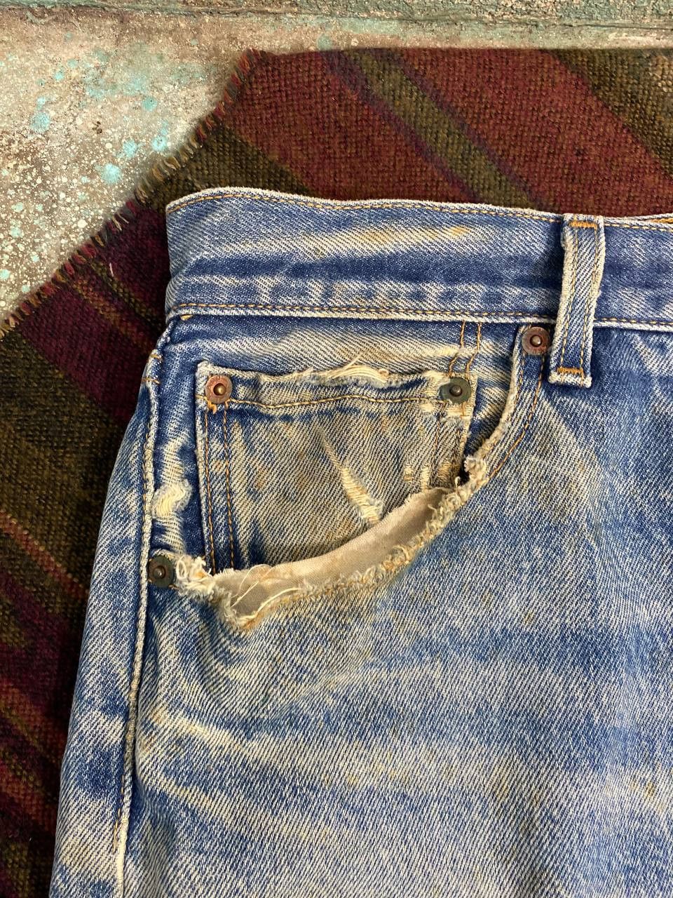 Levi's vintage levis 501 straight leg button fly distressed denim Size US 35 - 7 Thumbnail
