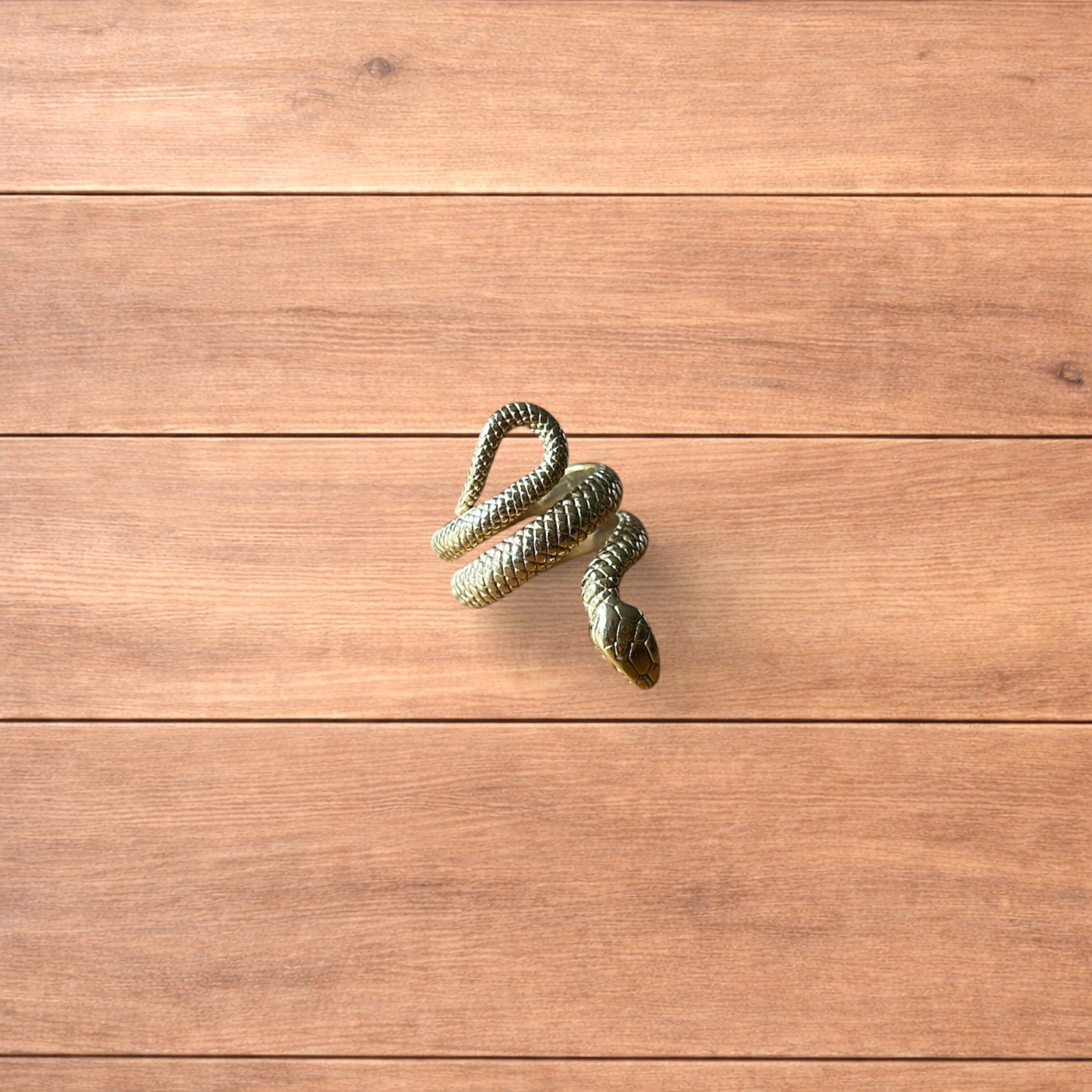 Japanese Brand Lovely vintage style sterling silver snake ring in gold. Size ONE SIZE - 5 Thumbnail