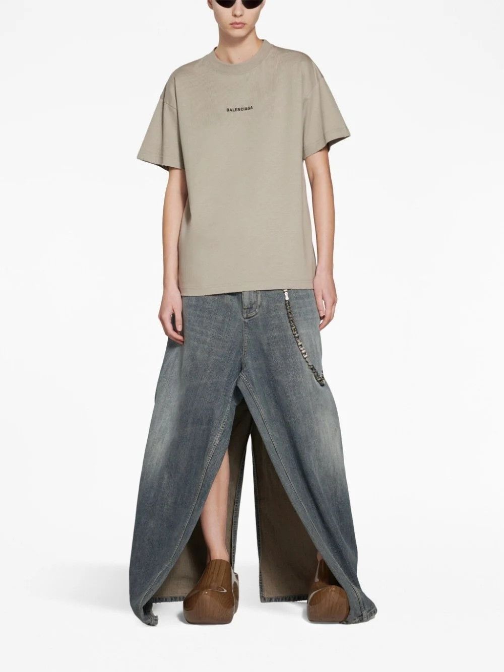Balenciaga o1srvl11e0526 Back T-Shirt Medium Fit in Beige Size M / US 6-8 / IT 42-44 - 5 Thumbnail
