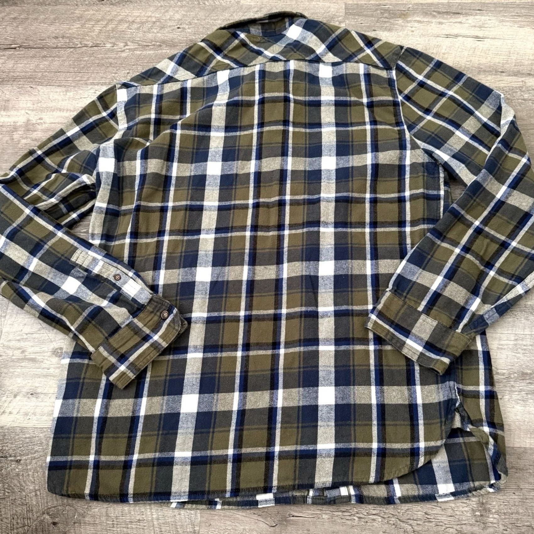 Levi's Levi’s Flannel Shirt Mens XL Plaid Button Up 100% Cotton Pockets Beige Slim Fit? No—Regular Fit. Size US XL / EU 56 / 4 - 5 Thumbnail