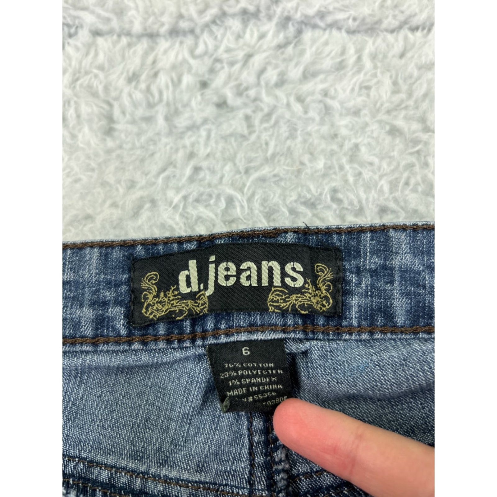 Denime D.Jeans Denim Jeans Women's 6 Blue Flared Low Rise Zip Fly Embroidered Denim Jeans Shirt/Hoodie? Size 28" / US 6 / IT 42 - 4 Thumbnail