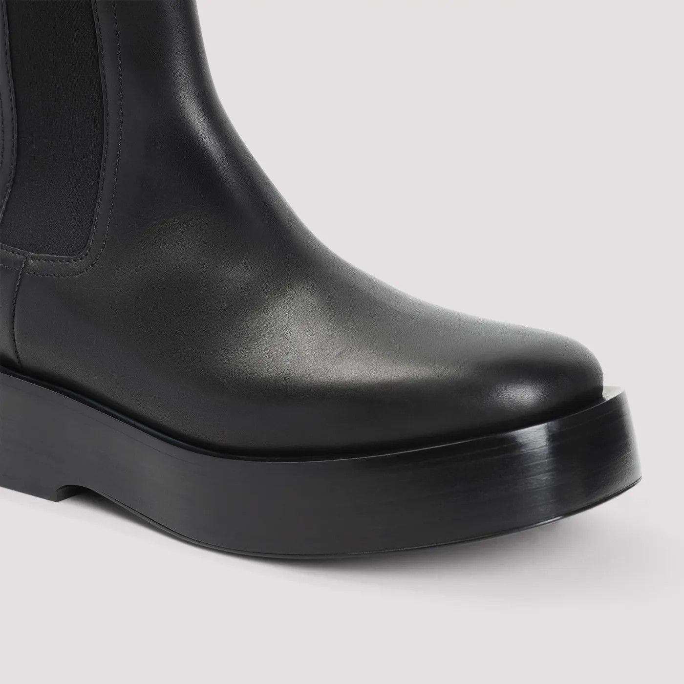 Bottega Veneta o1bcso1str0126 Torino Chelsea Ankle Boots in Black Size US 10 / EU 43 - 4 Thumbnail