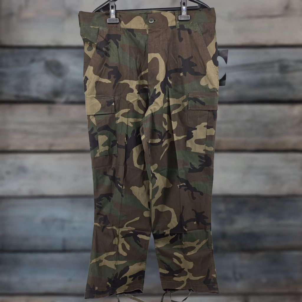 Vintage VINTAGE Master Sportsman Pants Mens Large Camo Cargo Hunting Outdoor Woodland 38/33 Mens Pants Camouflage Cargo Hunting 90s? Size US 33 - 1 Thumbnail