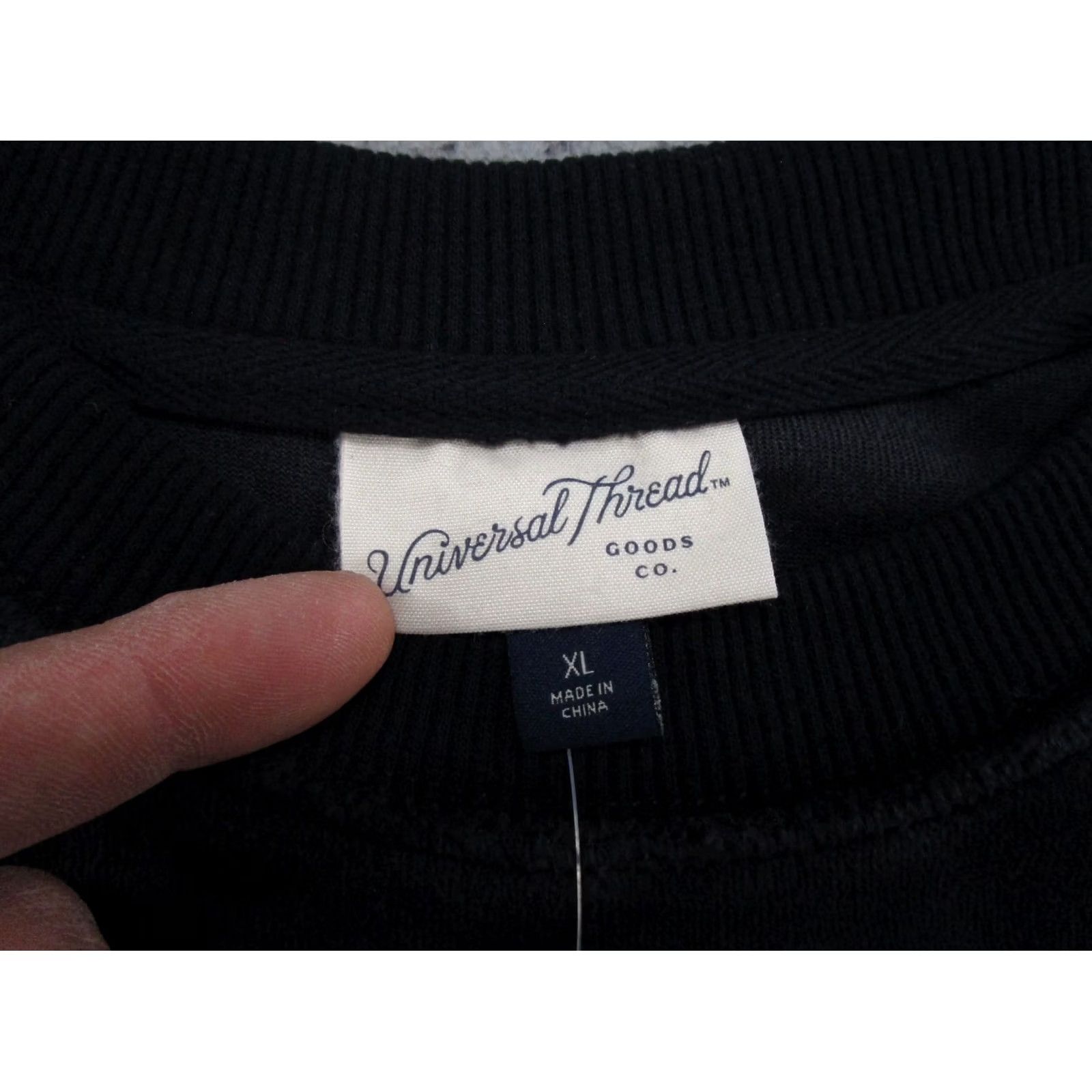 Vintage Universal Thread Black Velour Crewneck Pullover Long Sleeve XL Womens Sweatshirt - Regular Fit, Velvet, Velour, Black, University Theme, 90s? (No) Size XL / US 12-14 / IT 48-50 - 4 Thumbnail
