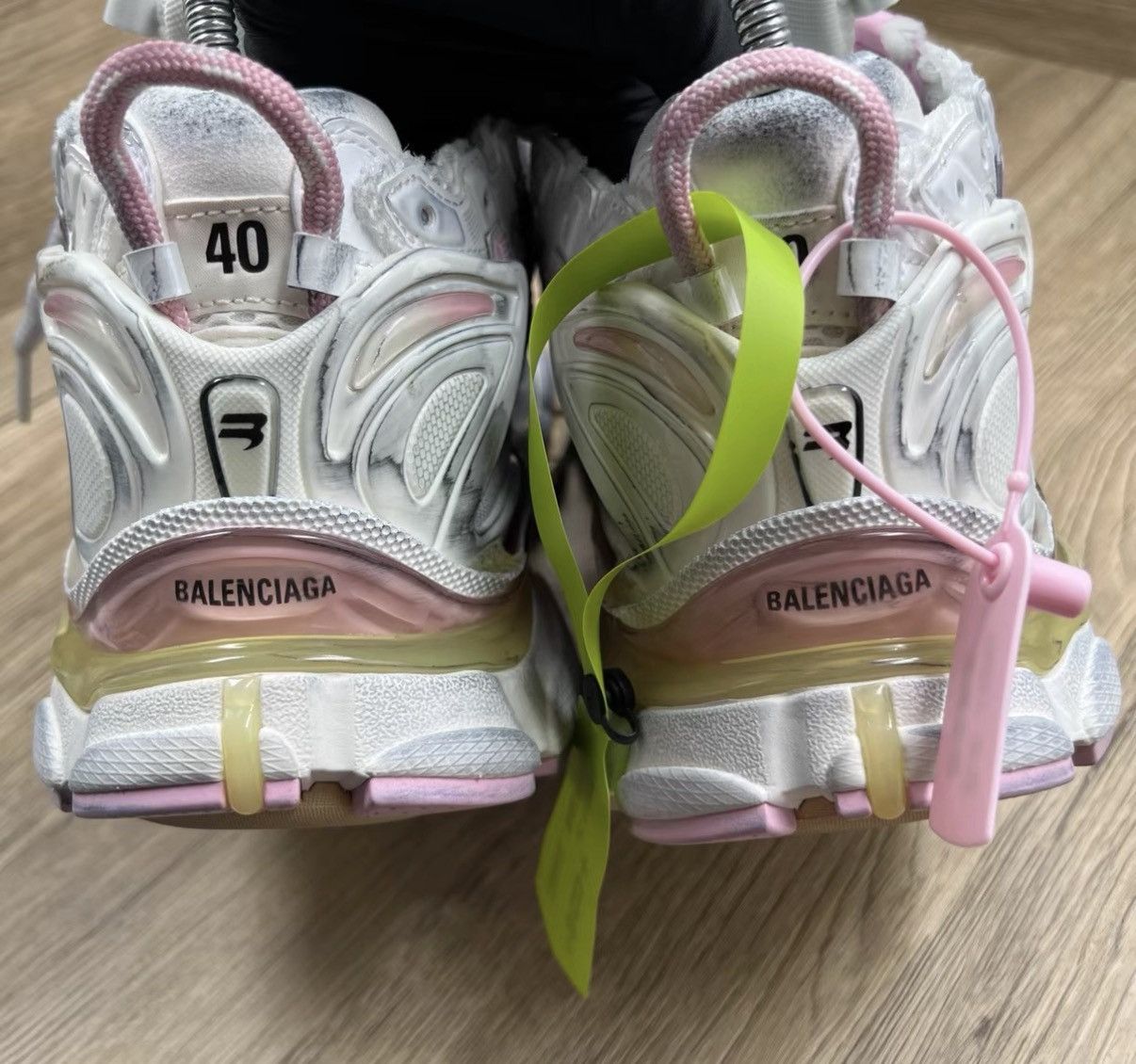 Balenciaga Balenciaga Runner Pink & White Vintage Dad Sneakers J41 Size US 10 / IT 40 - 6 Thumbnail