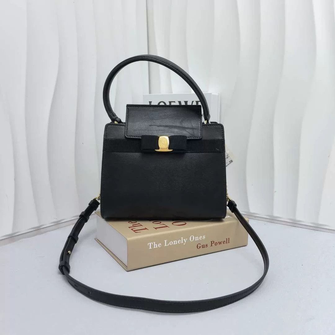 Salvatore Ferragamo Pre-loved Bag Very good condition Size ONE SIZE - 1 Thumbnail