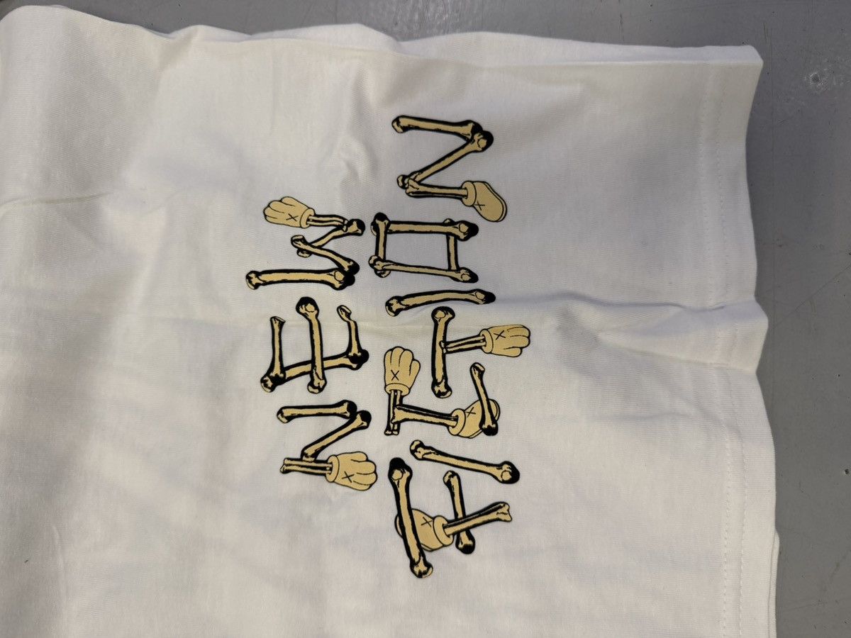 Kaws Kaws x Uniqlo Size US M / EU 48-50 / 2 - 6 Thumbnail