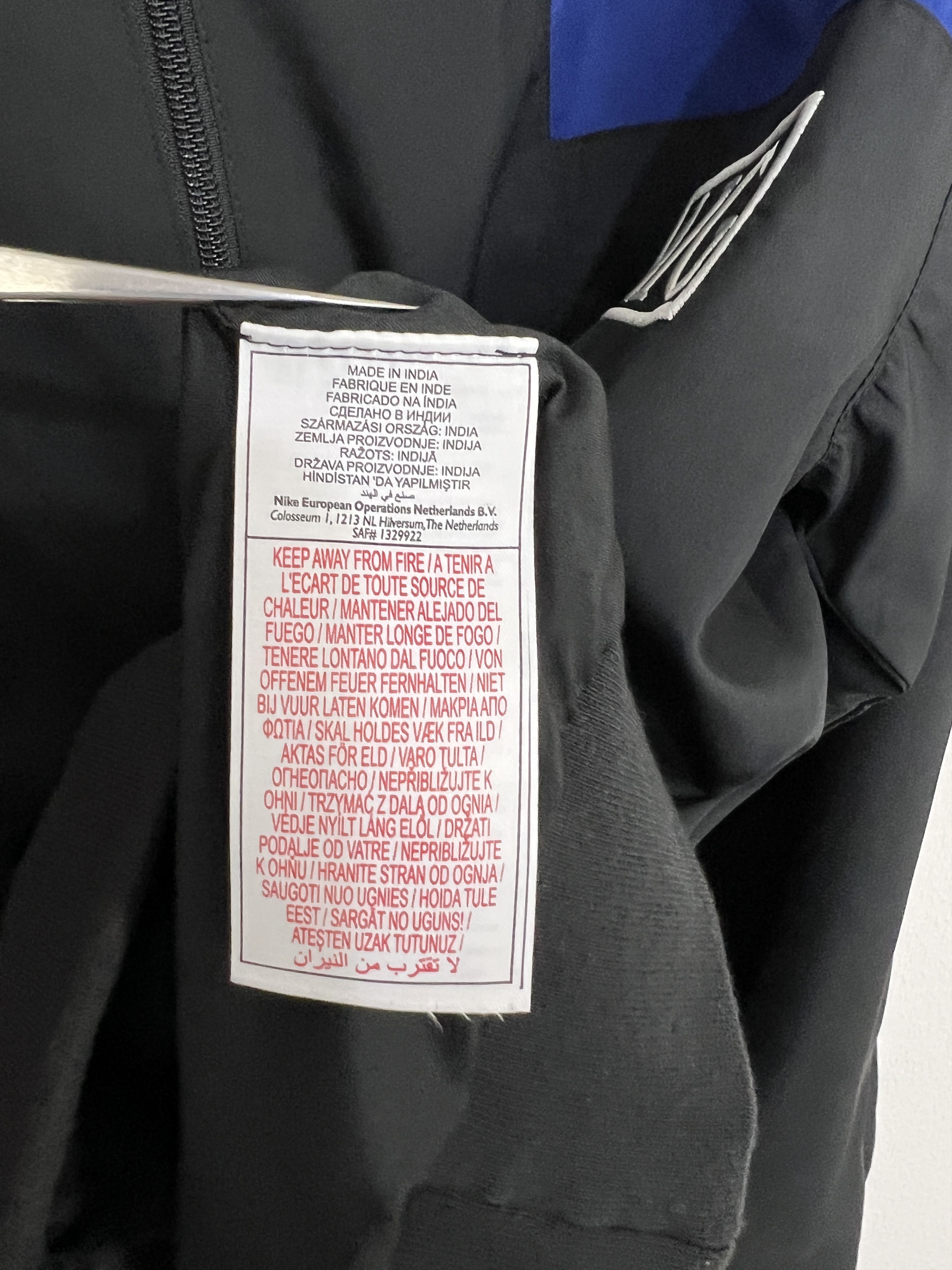 Nike Vintage Nike Manchester United Football Soccer AIG Jacket Size US L / EU 52-54 / 3 - 10 Thumbnail