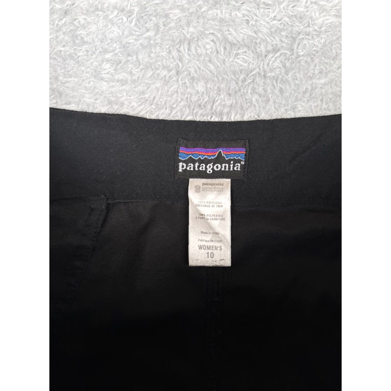 Patagonia Patagonia Pants Women 10 Black Duway Capris 100% Polyester Hiking Outdoor Casual Pants Capris Size 32" / US 10 / IT 46 - 6 Thumbnail