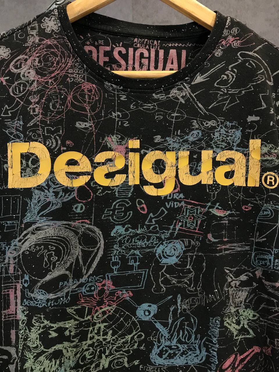 Designer Desigual designer crazy art tee Size US S / EU 44-46 / 1 - 3 Thumbnail