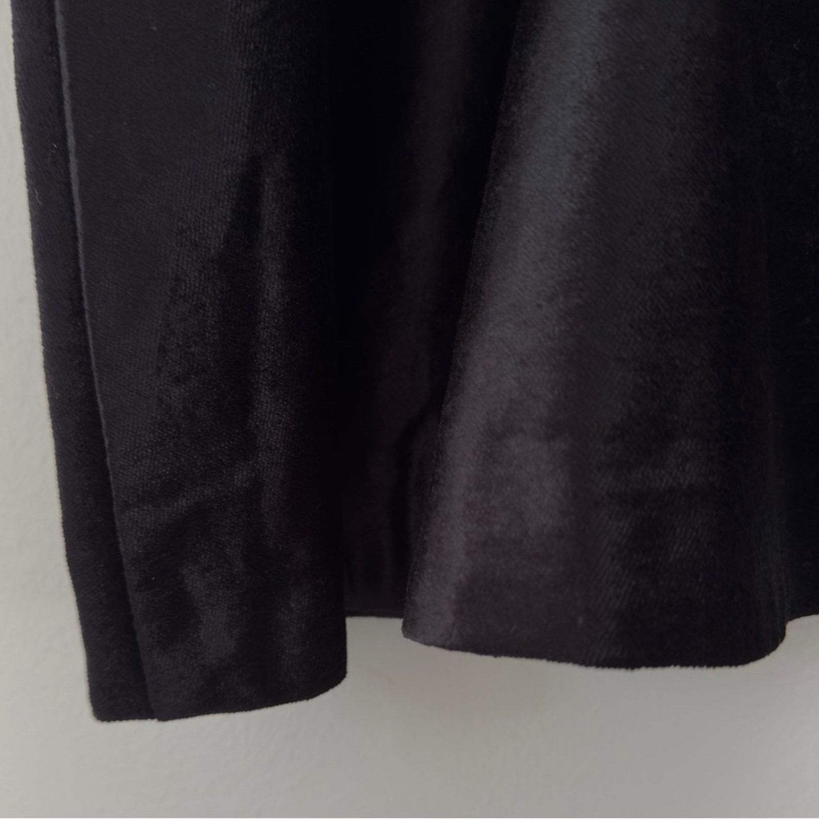 Free People Free People Black Velvet Circle Zipper Front Mini Skirt Zip Size 26" / US 2 / IT 38 - 4 Thumbnail