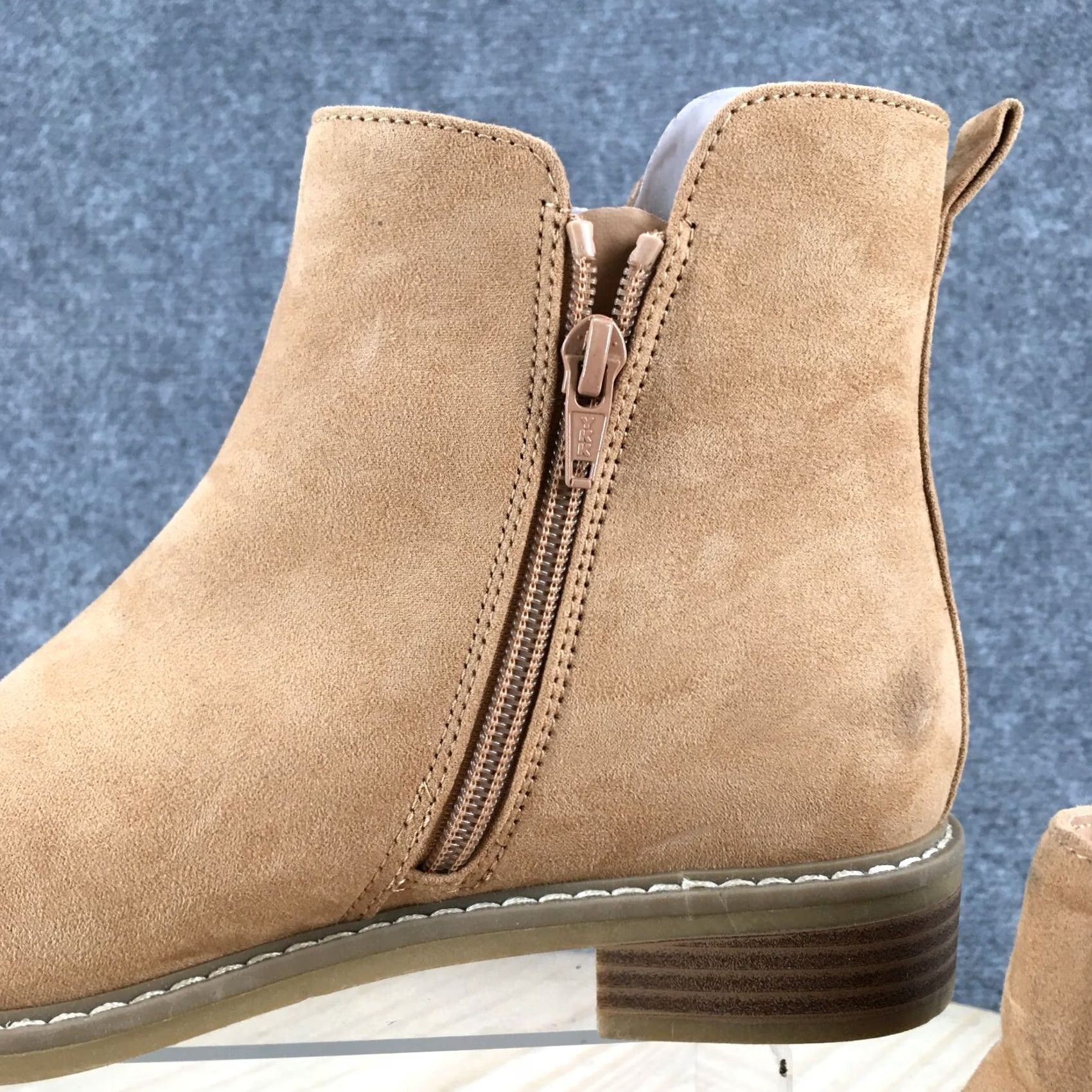 Vintage Universal Thread Boots Womens 8 Ankle Booties Beige Faux Suede Double Side Zip Catogory: Bootie Size US 8 / IT 38 - 4 Thumbnail