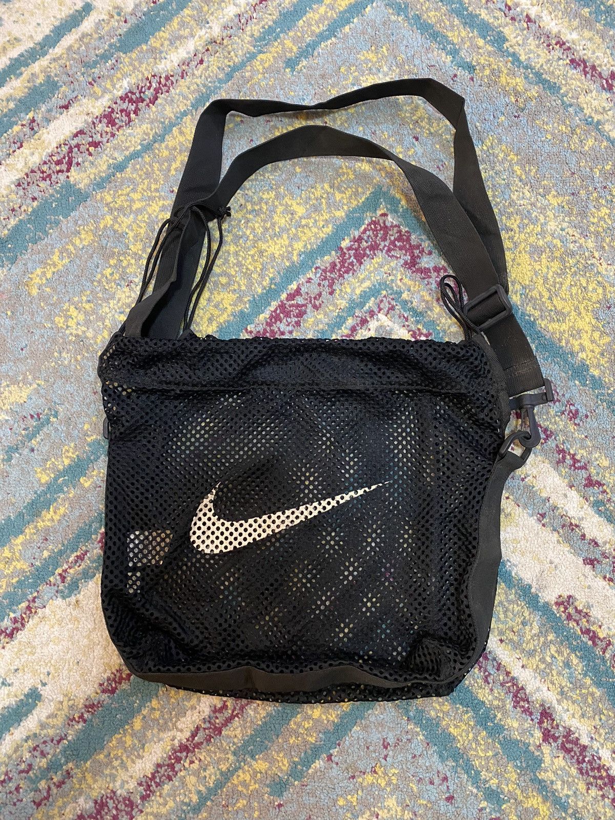 Nike Vintage Y2K Nike Big Swoosh Mesh Crossbody Bag Size ONE SIZE - 1 Thumbnail