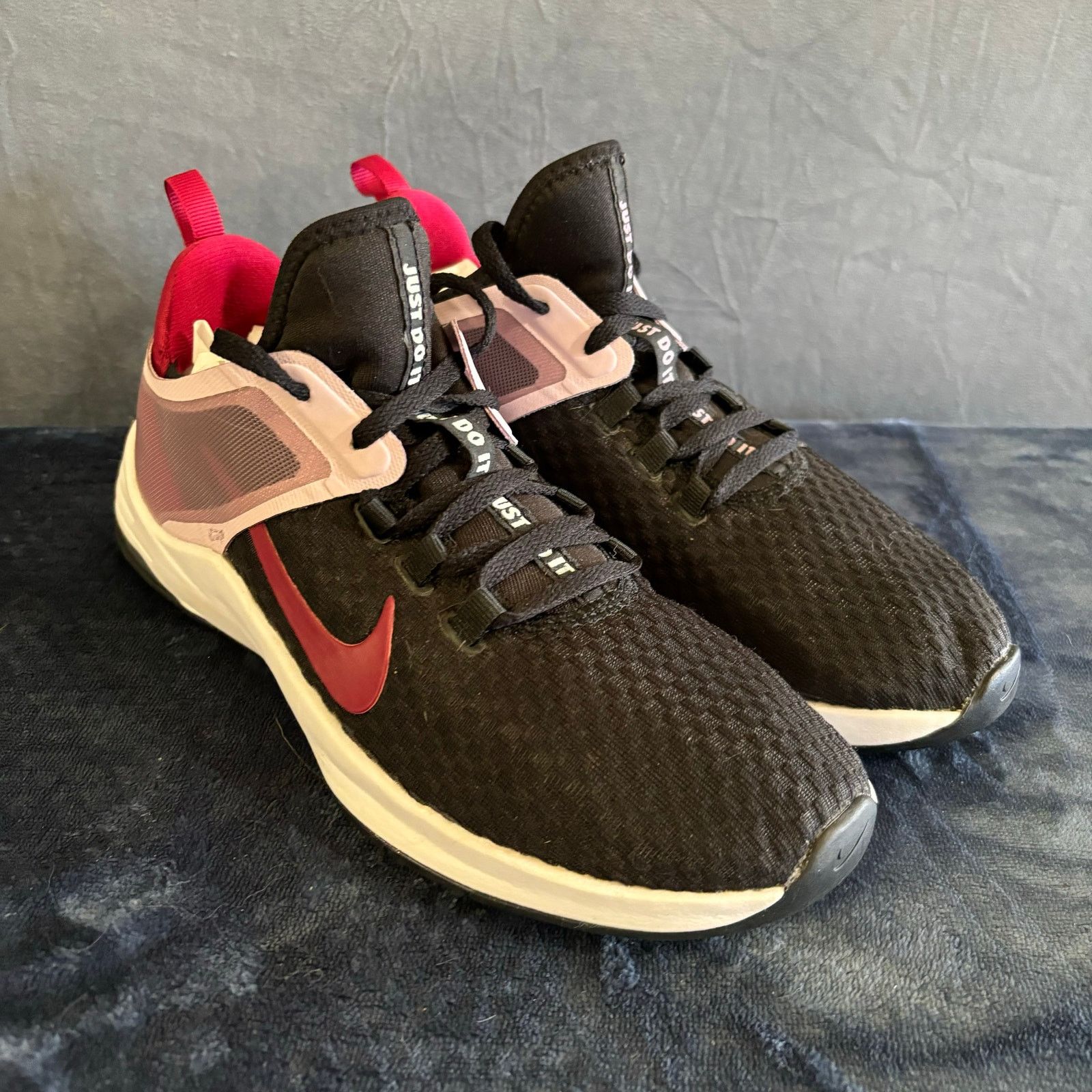 Nike Nike Air Max Bella TR 2 Valentines Womens 8 Athletic Running Size US 8 / IT 38 - 1 Thumbnail