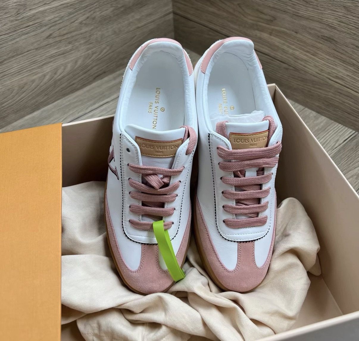 Louis Vuitton Louis Vuitton Frontrow White & Grey Trainer Sneakers J41 Size US 8 / IT 38 - 2 Thumbnail