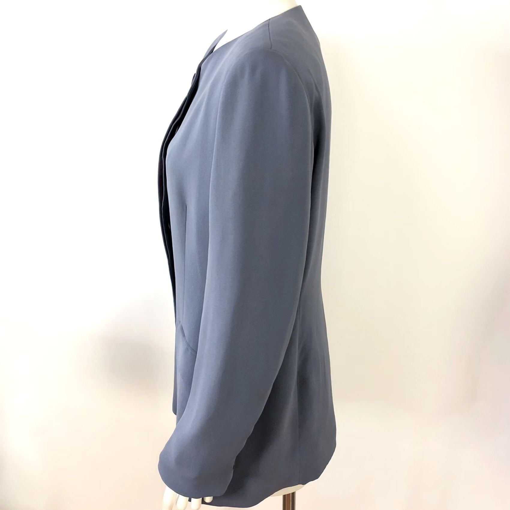 Jones New York VINTAGE Jones New York 100% Silk Button Padded Blazer Jacket Gray MINT Women 10 Modern? Size L / US 10 / IT 46 - 2 Thumbnail