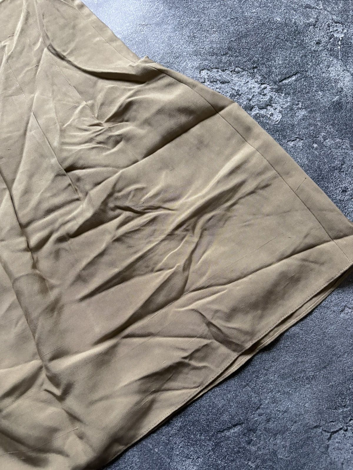Ralph Lauren Purple Label Ralph Lauren Purple Label Luxury Beige Silk Skirt Size 4 Size 25" / US 0 / IT 36 - 6 Thumbnail