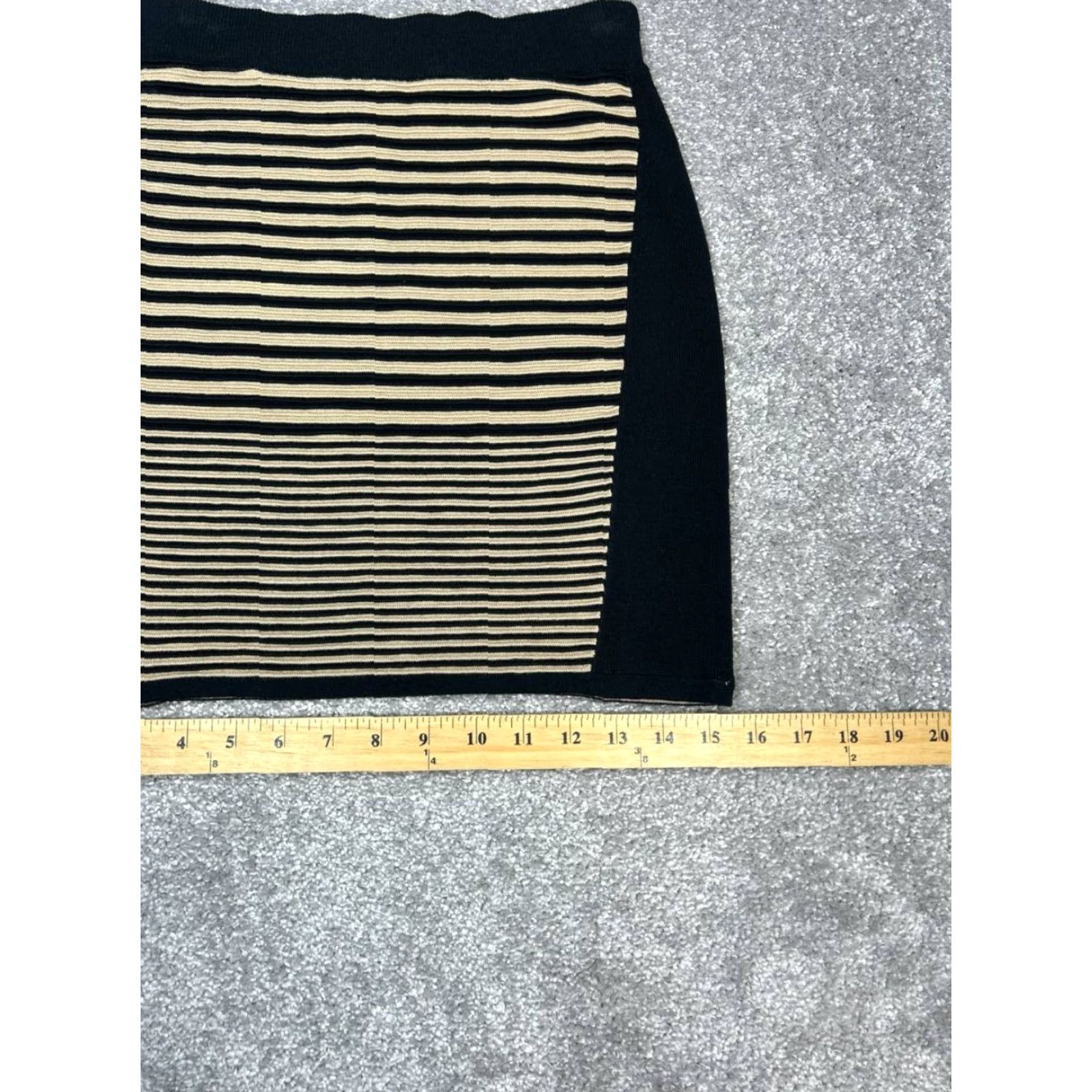 Rag & Bone rag & bone New York Chinchilla Ella Mini Skirt Womens XS Black Rag & Bone Skirt XS Black Modern Mini Casual Annual 90s Fashion? Size 26" / US 2 / IT 38 - 4 Thumbnail