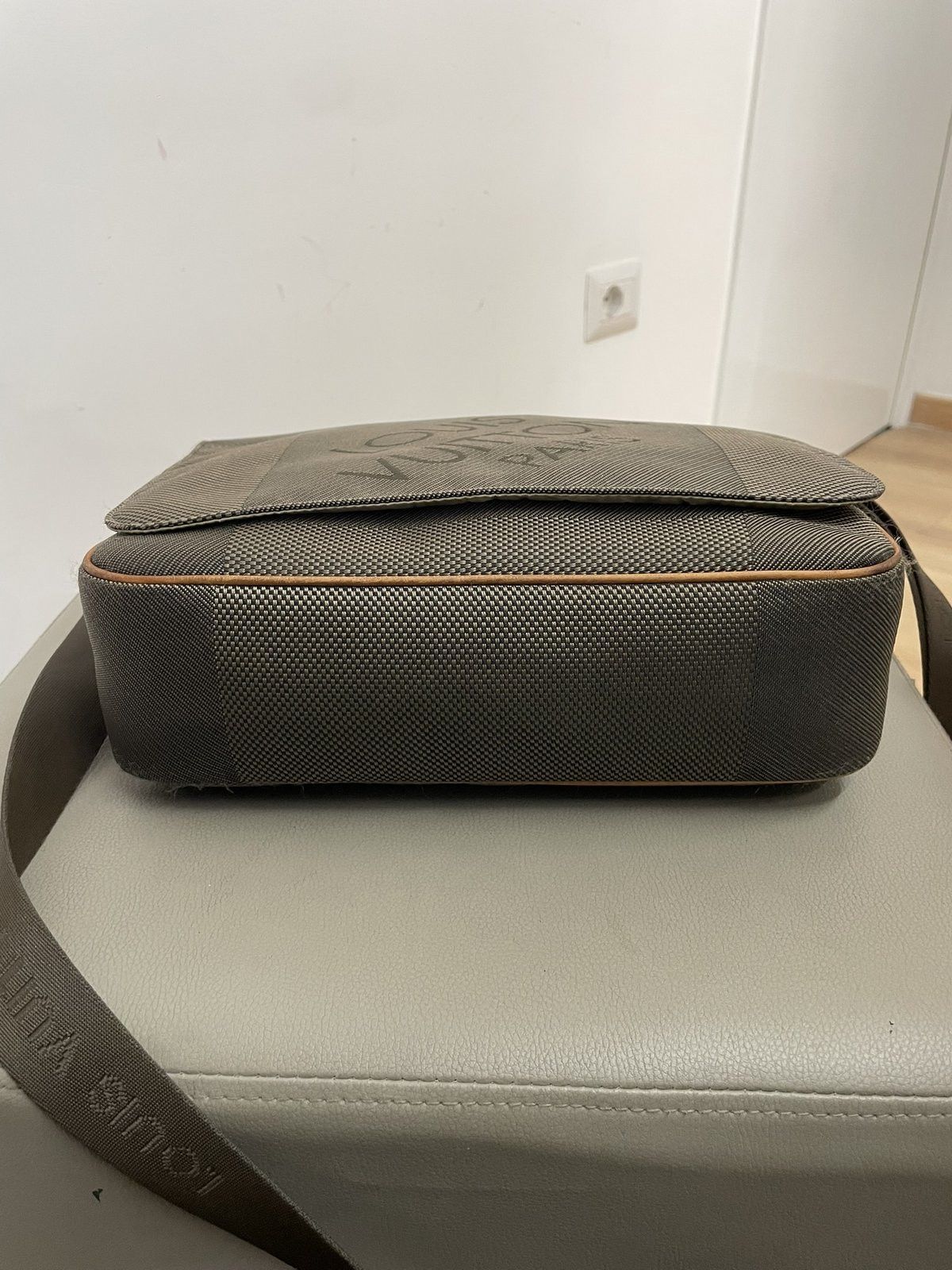 Louis Vuitton Louis Vuitton Geant Messenger bag Size 30 - 12 Thumbnail