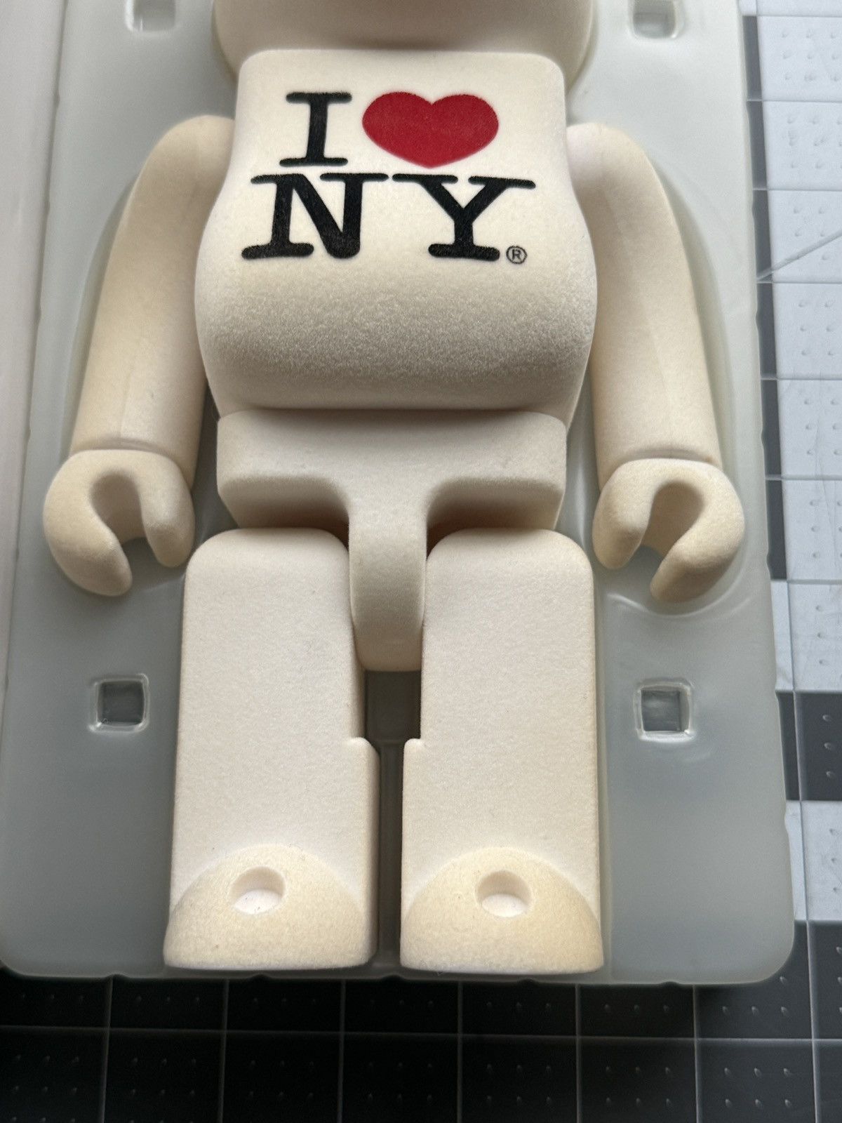 Medicom Toy 400% BEARBRICK I LOVE NY FLOCKY WHITE Size ONE SIZE - 3 Thumbnail