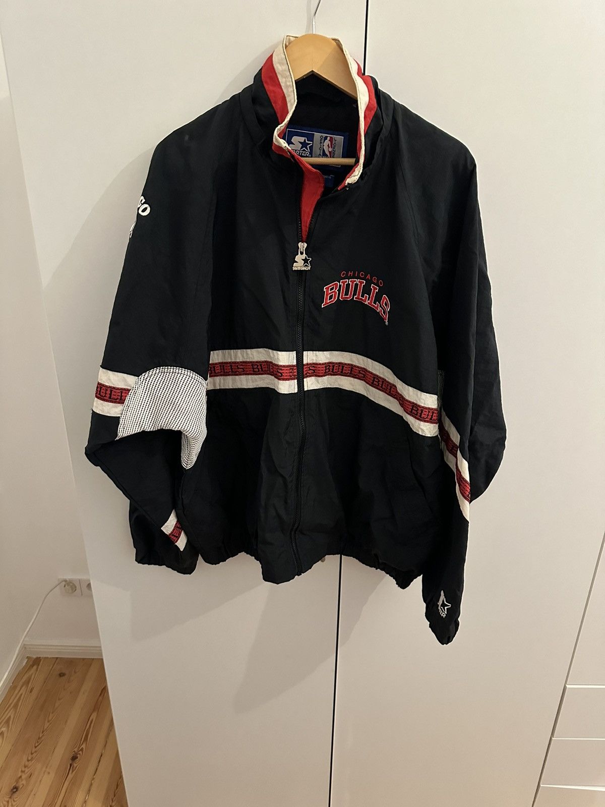 Starter Starter Jacket Chicago Bulls Size XL NBA Vintage Starter Size US XL / EU 56 / 4 - 3 Thumbnail