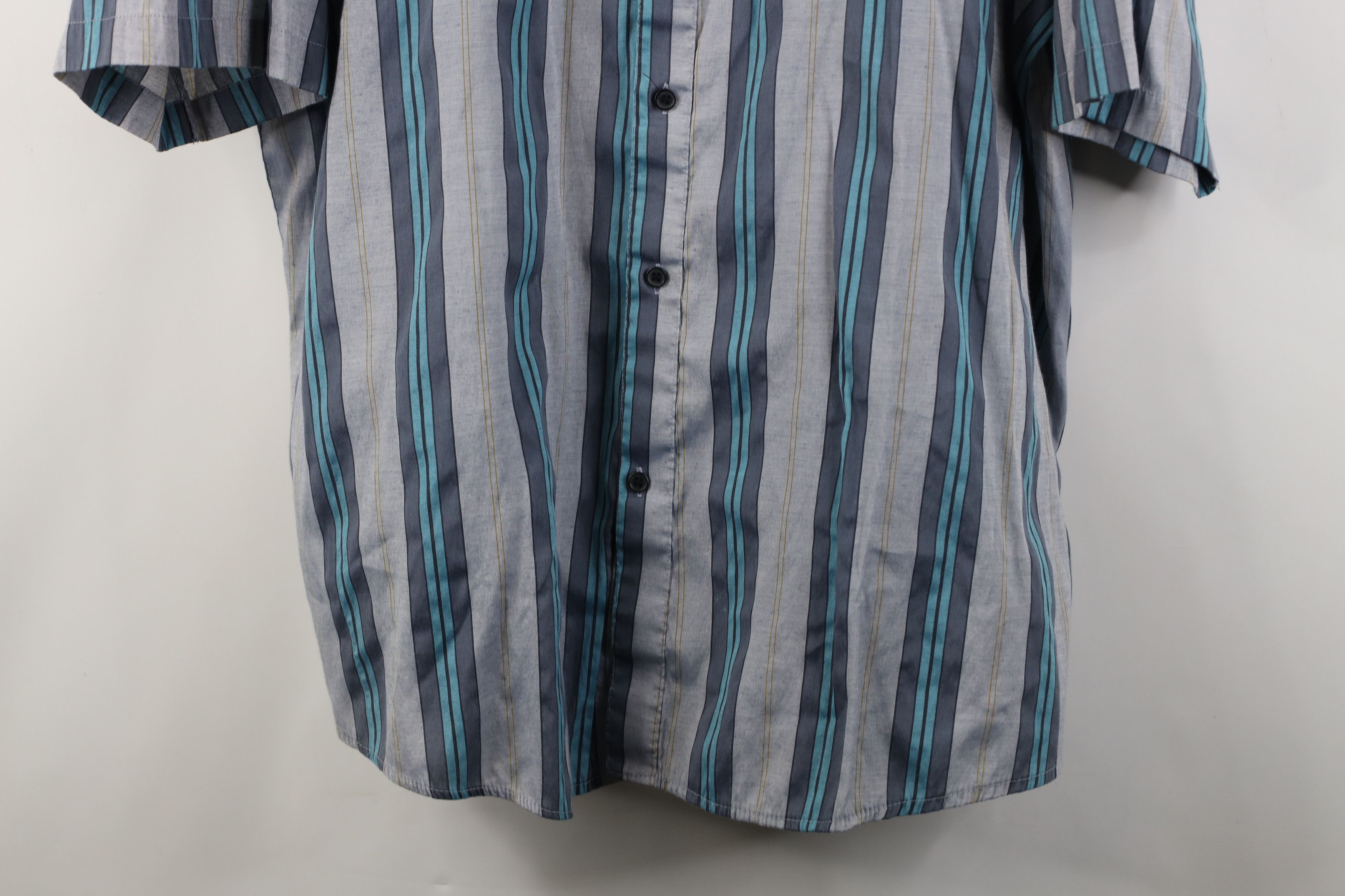 Vintage Vintage 90s Streetwear Block Short Sleeve Button Down Shirt Size US XXL / EU 58 / 5 - 3 Thumbnail