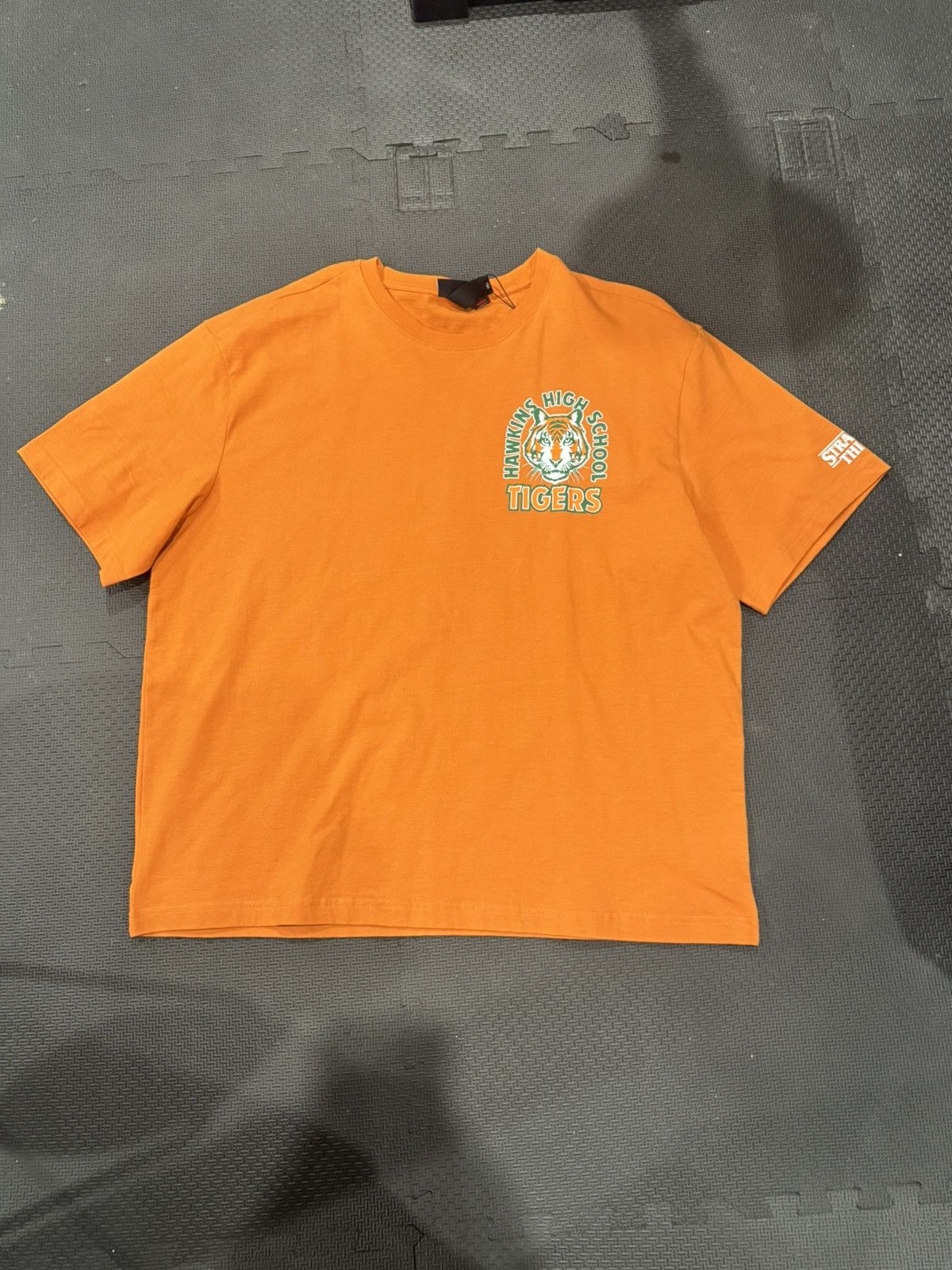 H&M Stranger things Hawkins High school tee Size US XL / EU 56 / 4 - 1 Thumbnail