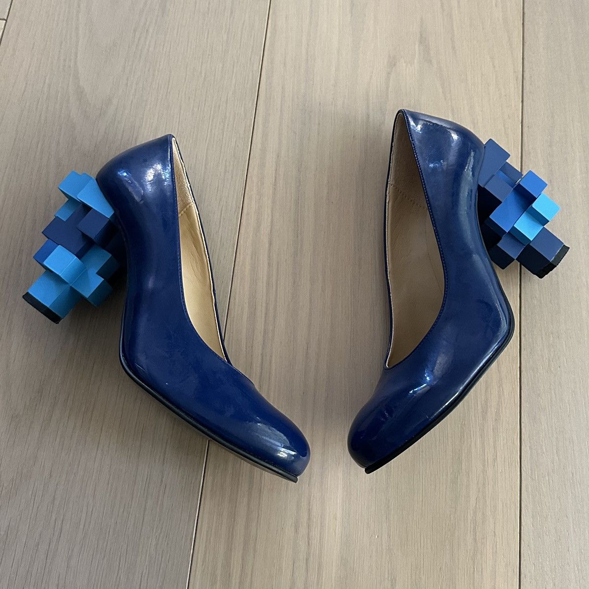 ANREALAGE AW2011 Pixelated Pumps Size US 6.5 / IT 36.5 - 4 Thumbnail