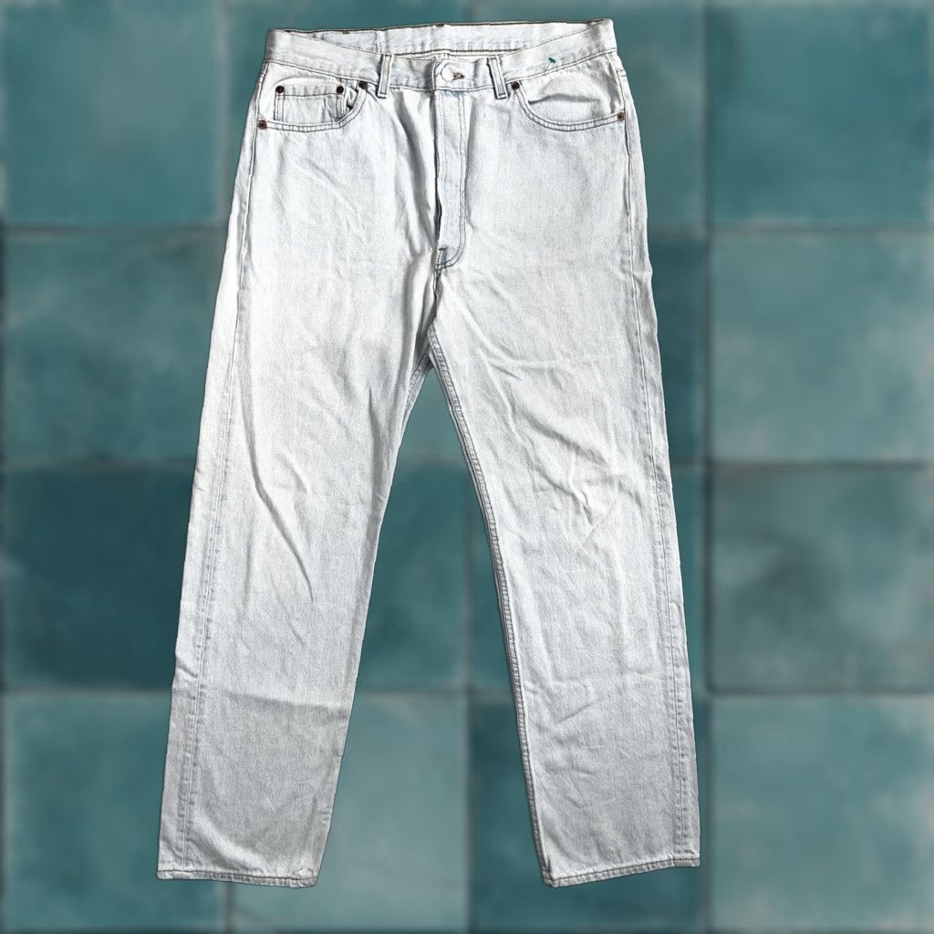 Levi's VINTAGE Levi's 501 Jeans Men 36x32 Light Wash Straight 90s USA 501 Series Classic Comfort Jeans (Light) Size US 36 / EU 52 - 1 Thumbnail