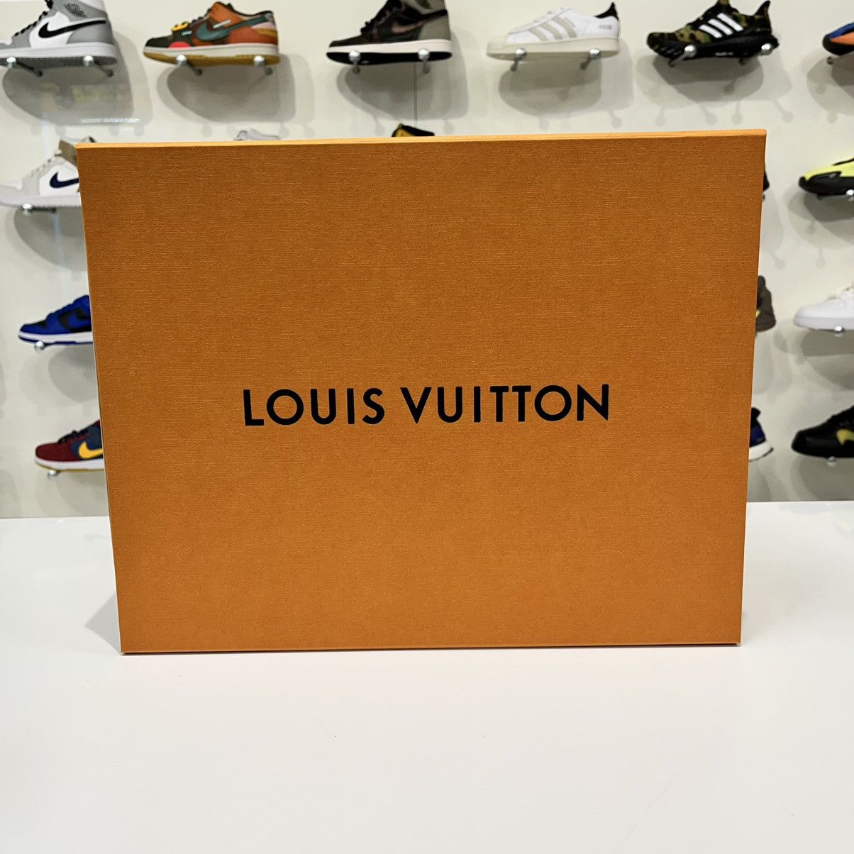 Louis Vuitton Louis Vuitton Trainer #54 Signature Blue White Size US 10 / EU 43 - 16 Thumbnail