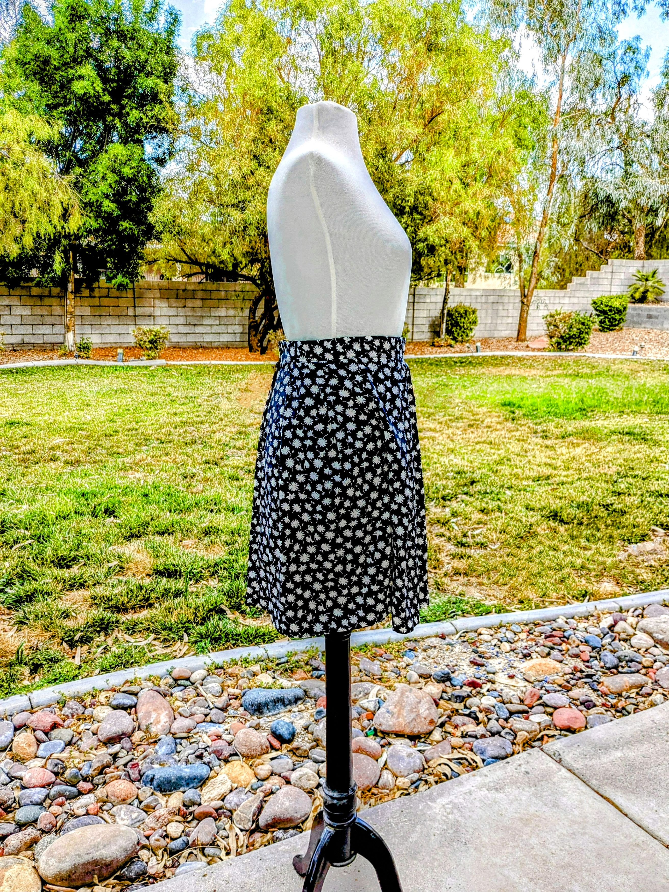 Vintage Retro Button Waist Petite Floral Polka Print Midi Skirt EUC Size 27" / US 4 / IT 40 - 2 Thumbnail