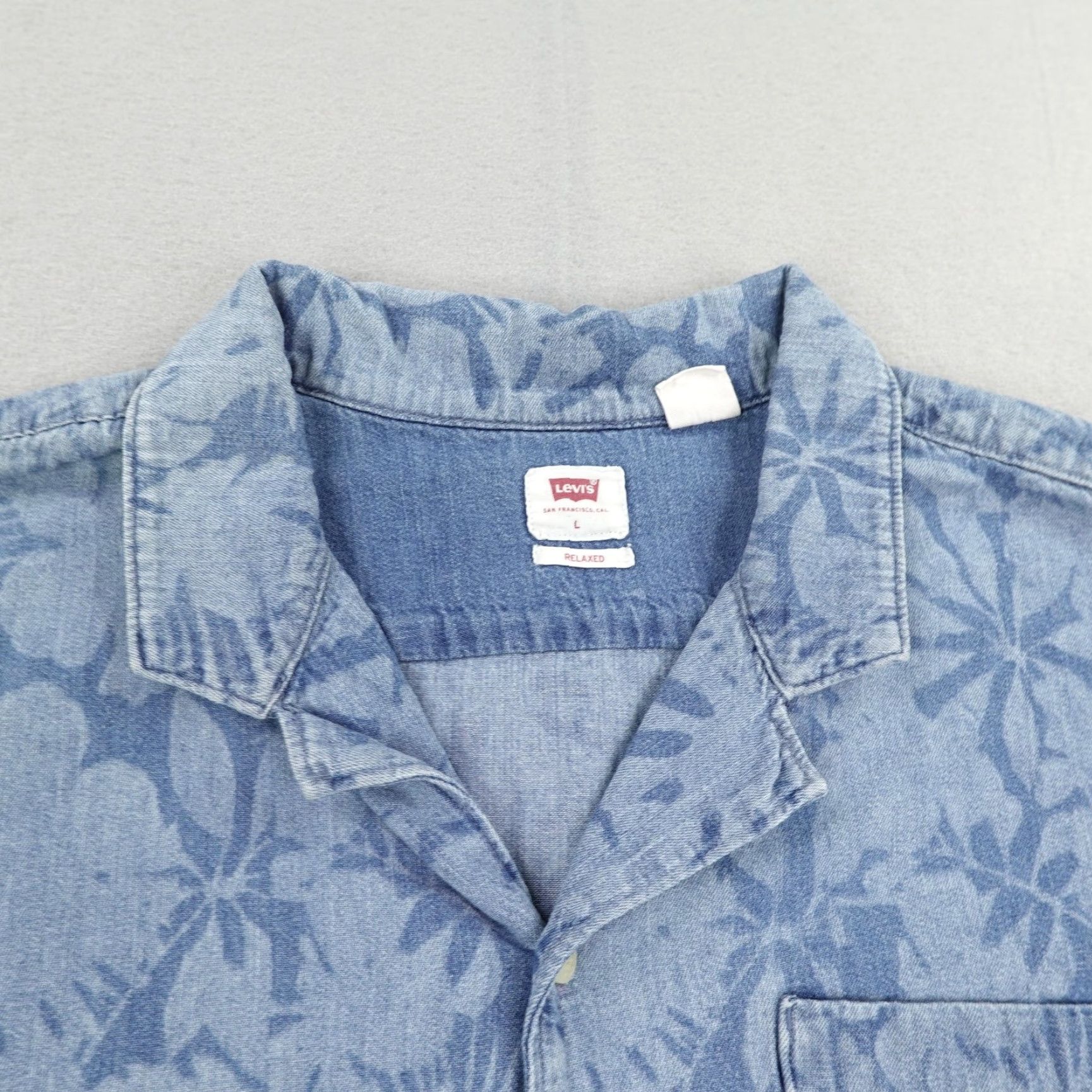 Levi's Levi's Button-Up Shirt Men Large Floral Chambray Blue White Short Sleeve Casual Travel Size US L / EU 52-54 / 3 - 2 Thumbnail