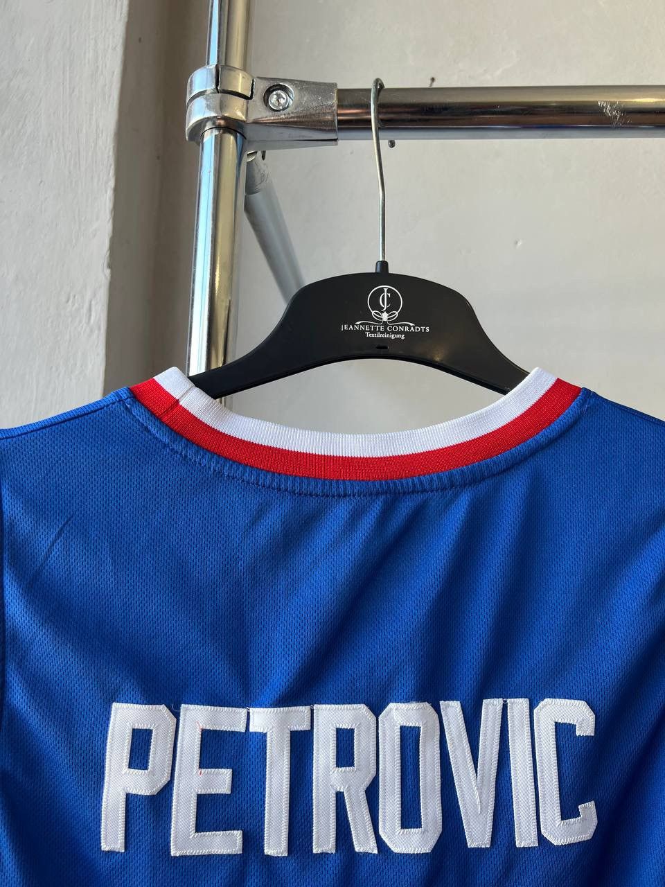 Vintage VINTAGE YUGOSLAVIA TEAM #4 PETROVICH BASKETBALL JERSEY SZ M Size US M / EU 48-50 / 2 - 11 Thumbnail