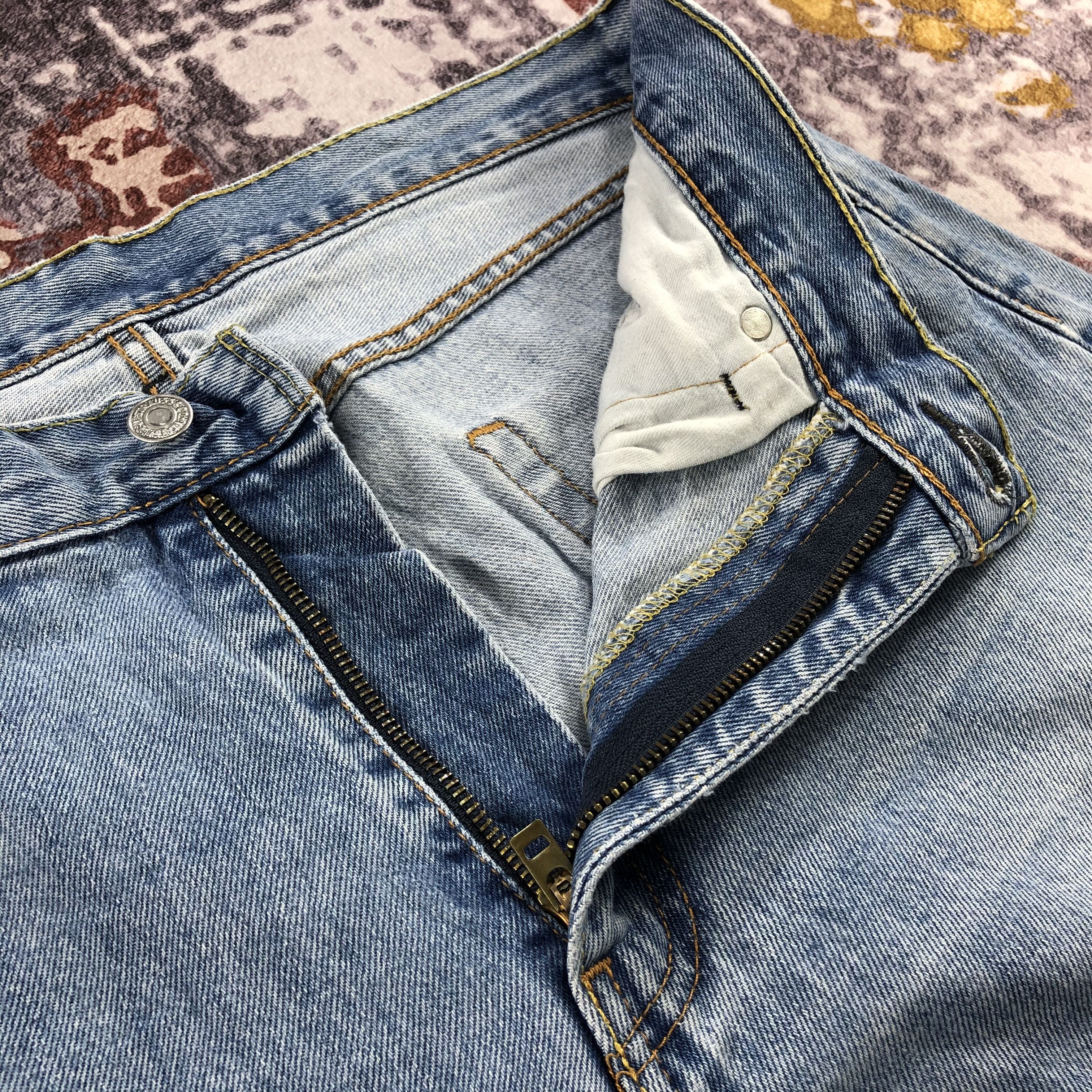 Levi's × Vintage Vintage Light Wash Levis 505 Jeans-JM2564 Size US 35 - 11 Thumbnail