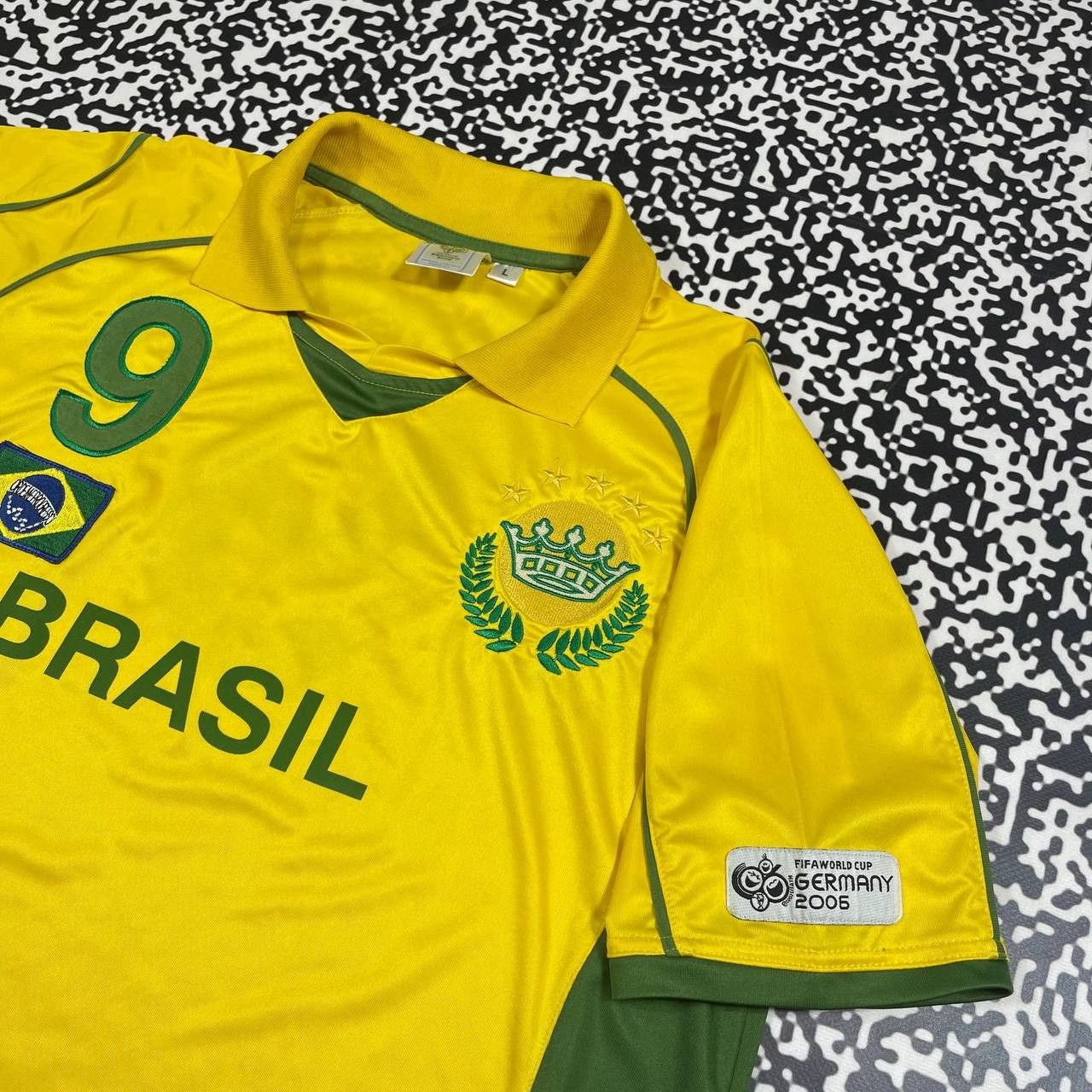 Vintage Vintage Y2K Brasil 9 Ronaldo Retro Soccer Jersey World Cup Size US L / EU 52-54 / 3 - 8 Thumbnail