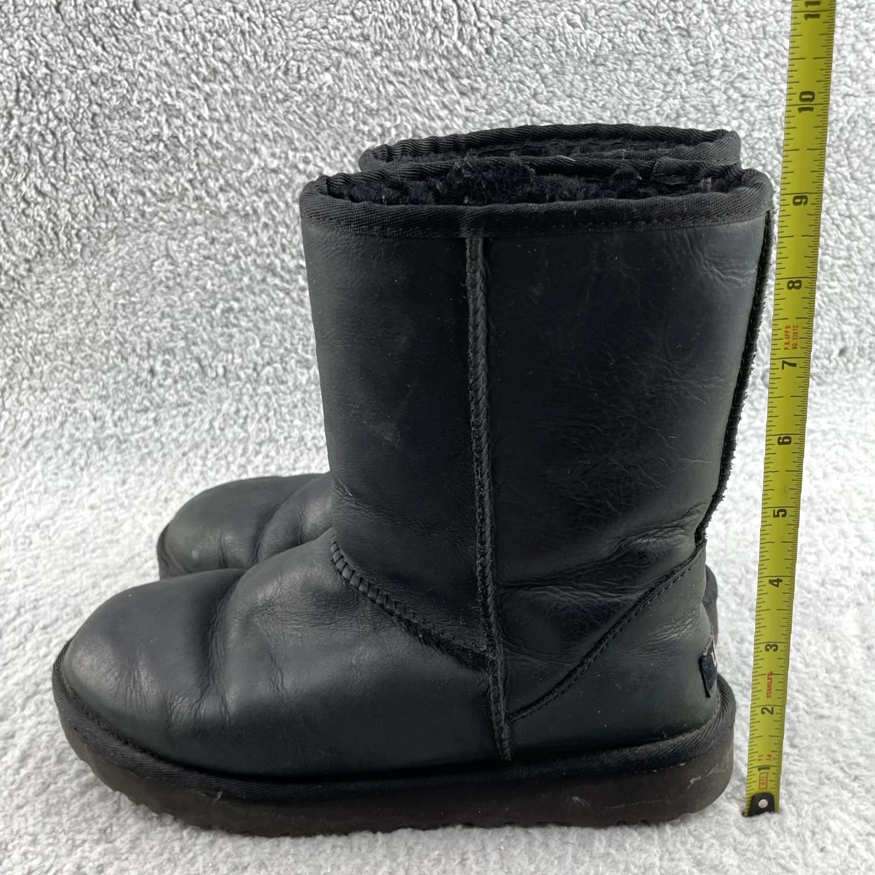 Ugg UGG Women Boots Classic Short Sheepskin Black 7 Outdoor Cabin Winter Slip-On Mid-Calf Lined Warm Boots Womens Size 28" / US 6 / IT 42 - 4 Thumbnail