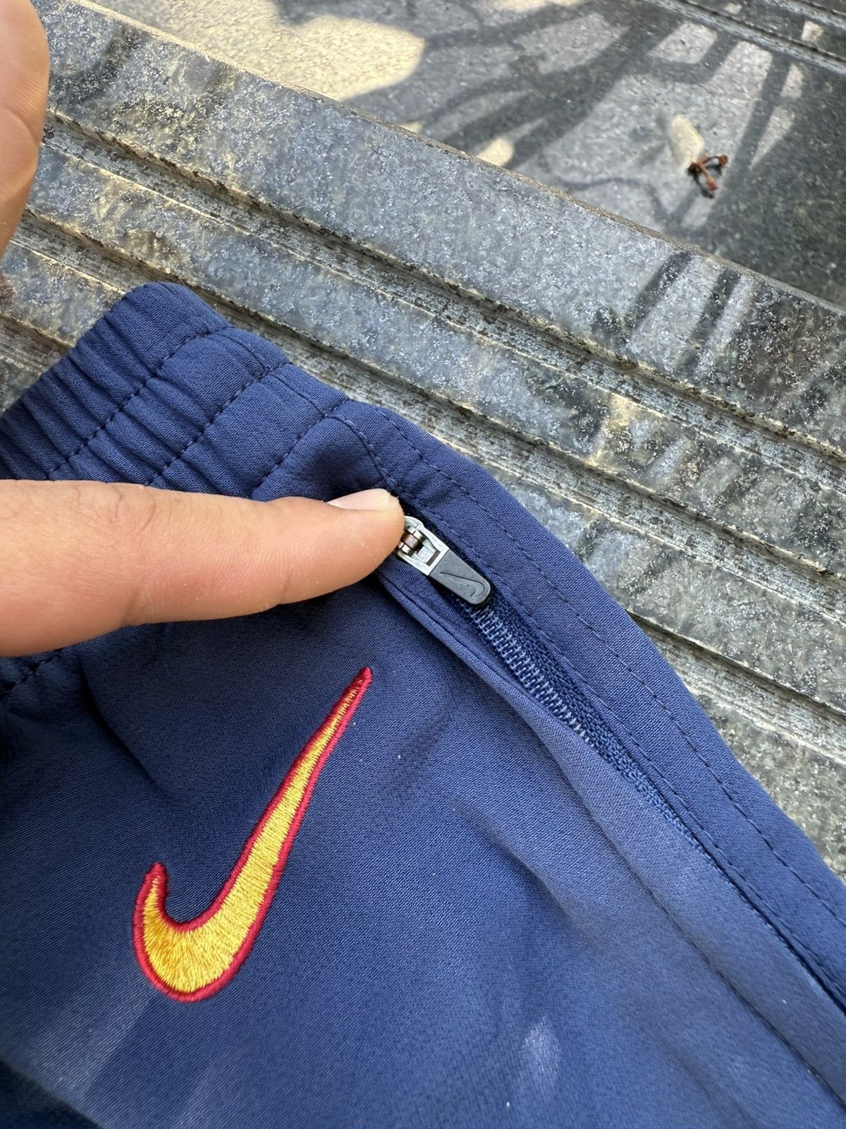 Nike 90’s NIKE RARE SWOOSH LOGO Y2K VINTAGE NYLON TRACK ZIP PANTS Size US 32 / EU 48 - 10 Thumbnail