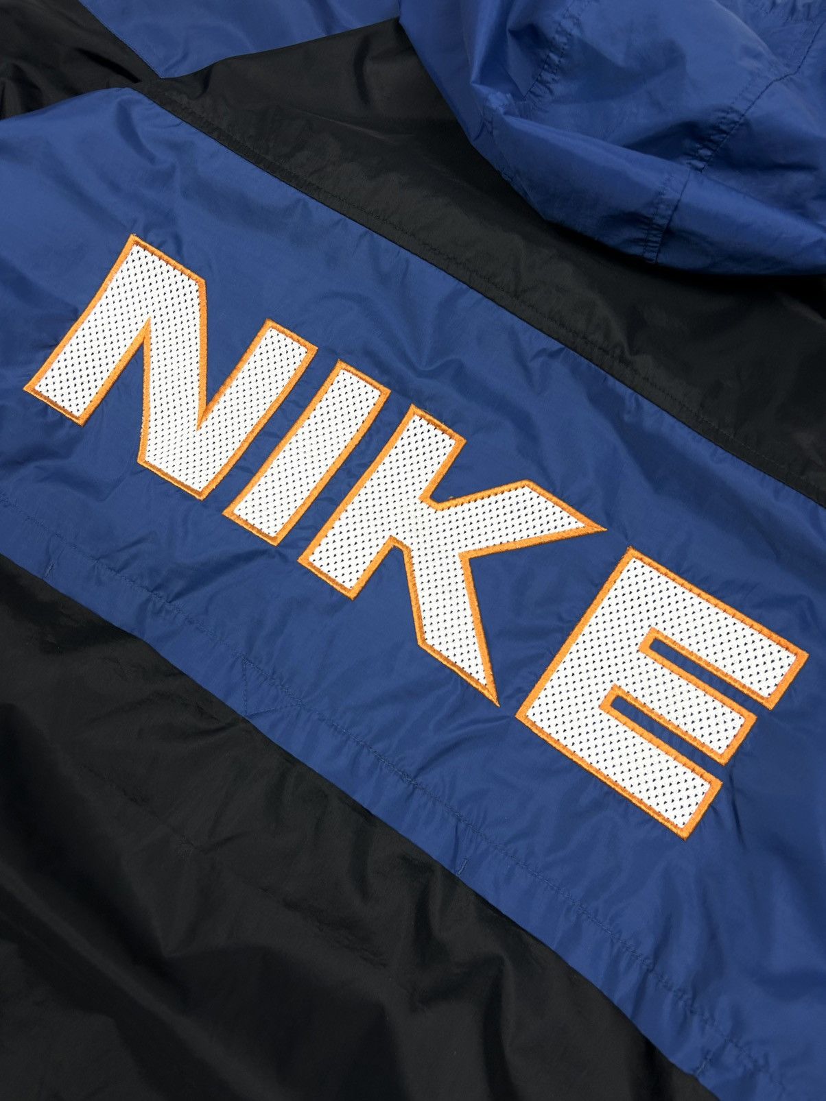 Nike 90s Nike Nylon Waterproof Light Jacket Big Logo Vintage L Size US L / EU 52-54 / 3 - 10 Thumbnail