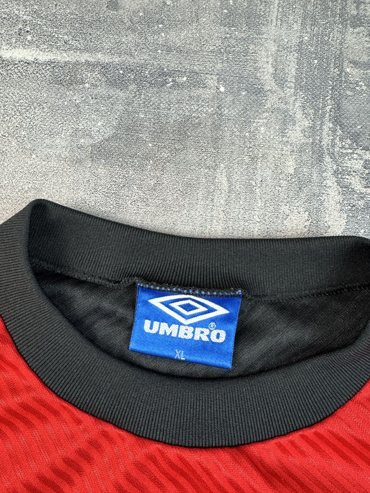 Umbro Manchester United 1994/96 Training Football Soccer jersey Size US XL / EU 56 / 4 - 3 Thumbnail