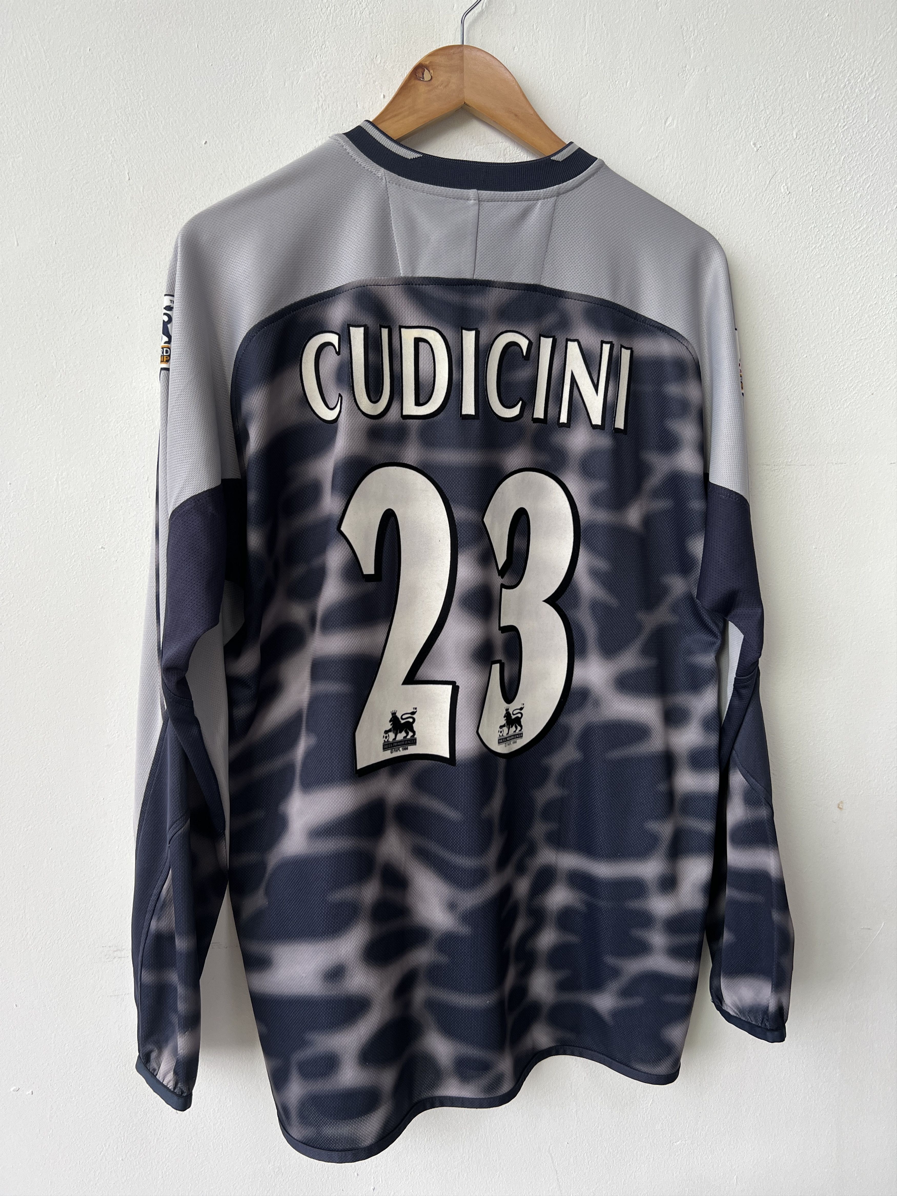 Umbro (L) Chelsea 2003-04 Goalkeeper GK Kit Cudicini #23 Size US L / EU 52-54 / 3 - 13 Thumbnail
