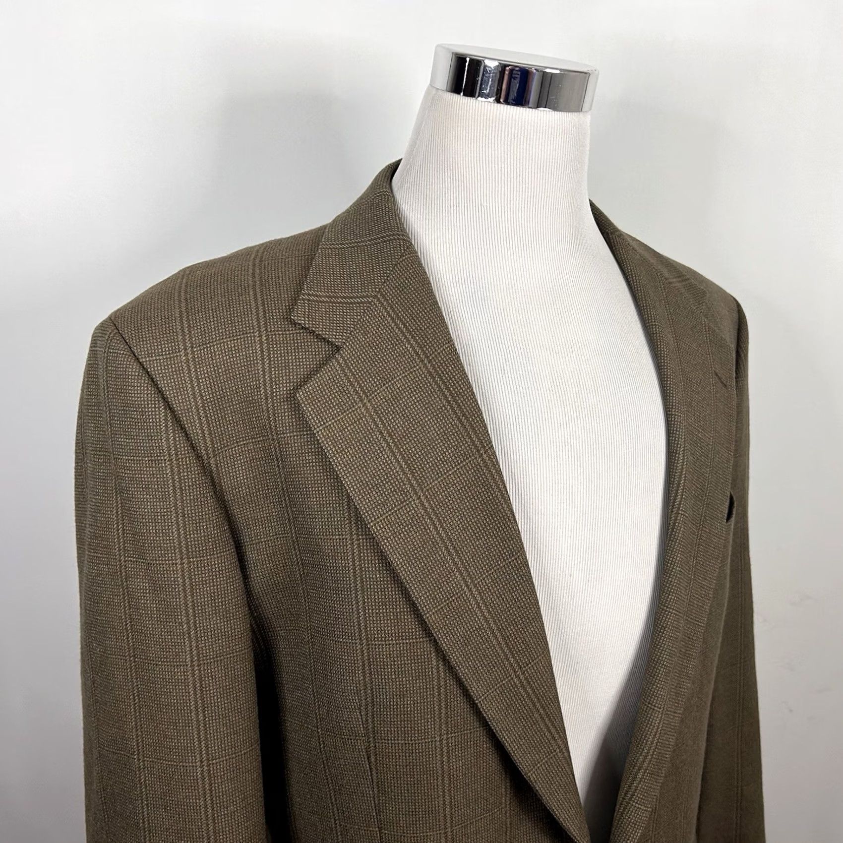 Calvin Klein Calvin Klein Sport Coat 44L Wool Beige Plaid Two-Button Lined Jacket Mens Jacket Notch Lapel Single-Breasted 100% Worsted Wool Vintage Size US XS / EU 42 / 0 - 2 Thumbnail