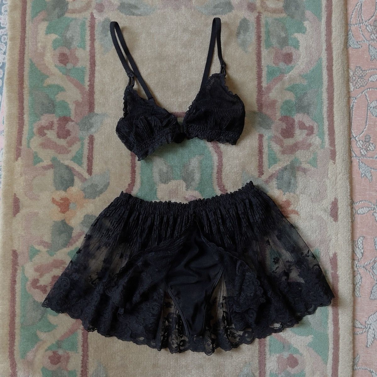 Vintage Vintage 1990s Black Semi-Sheer Lace Lingerie Set (S–M) Size M / US 6-8 / IT 42-44 - 9 Thumbnail