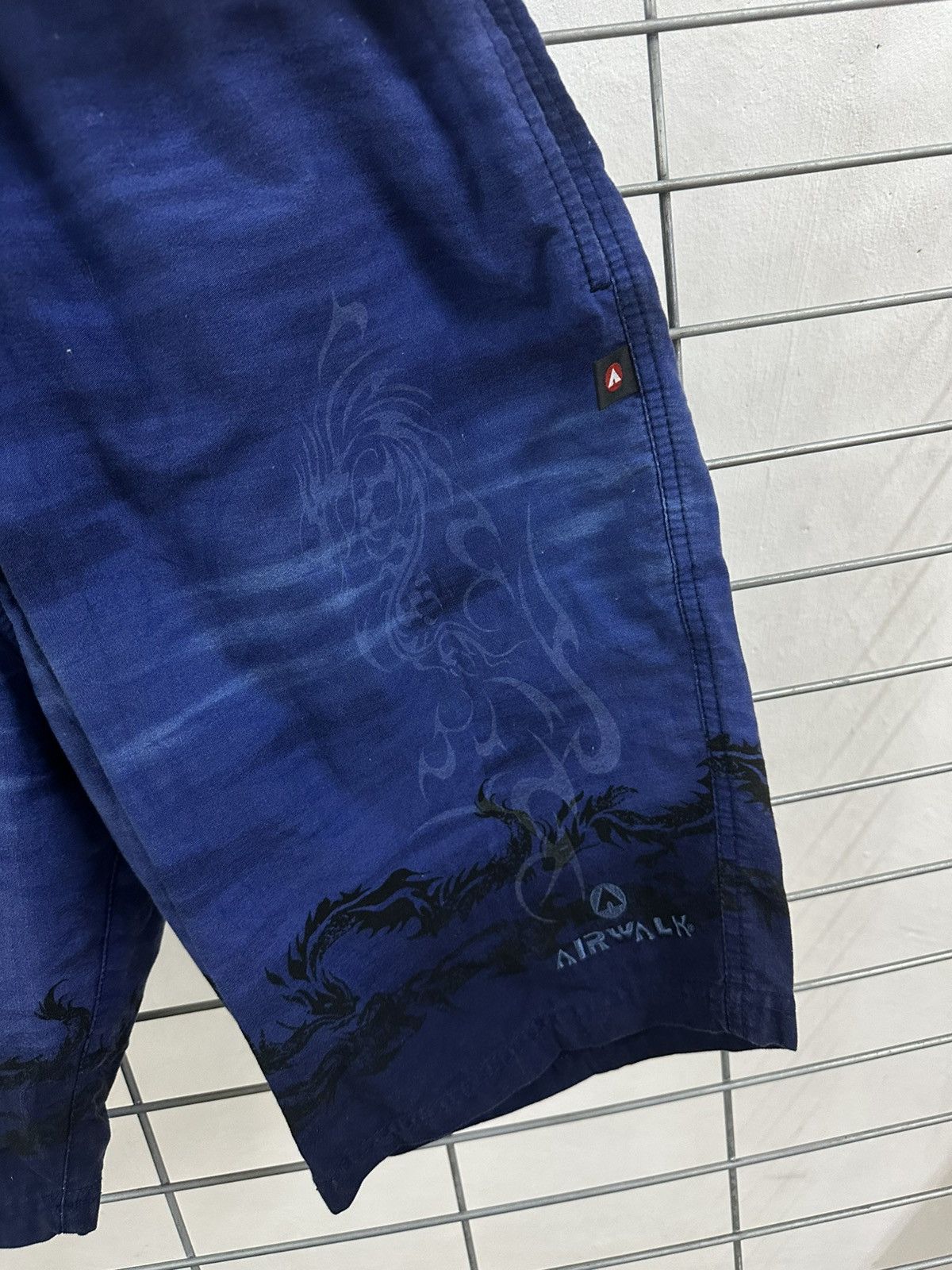 Airwalk Rare Beautiful Vintage Airwalk Dragon Sukajan Style Shorts Size US 32 / EU 48 - 5 Thumbnail